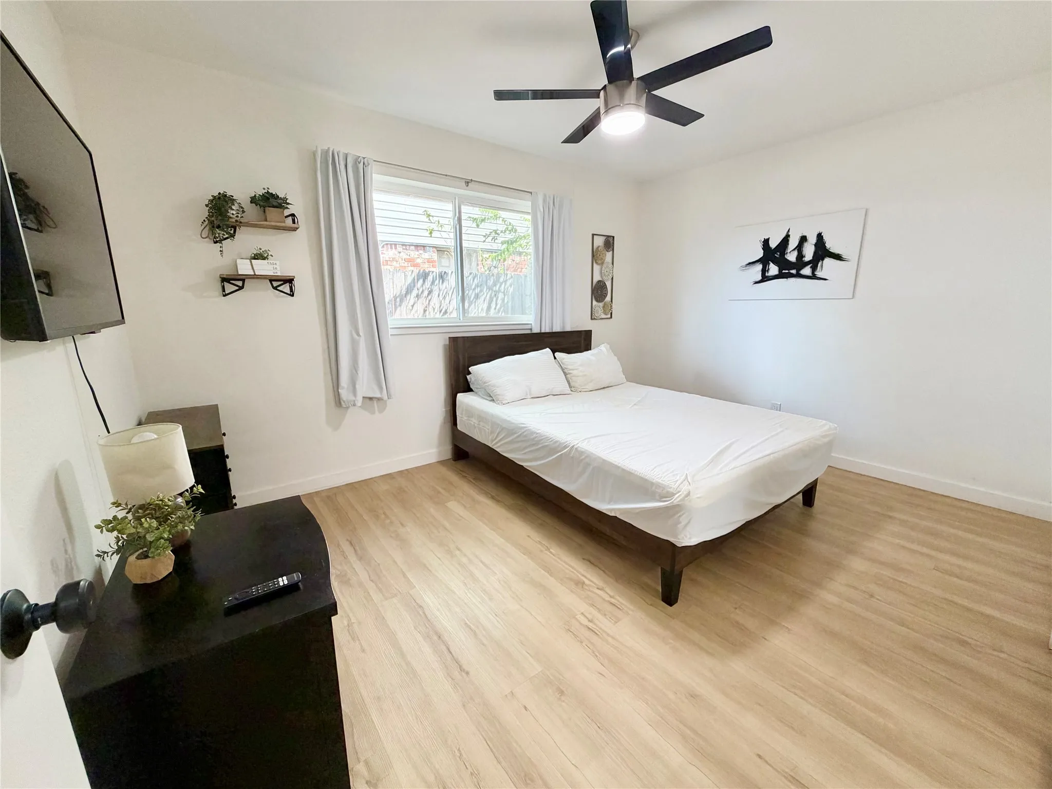 Single Family Residence For Rent in Dallas County , 12319 High Meadow Drive, Dallas, Texas 75234, 5 Bedroom, 2 Bathroom, 2 Garage spaces, 2,106 Sqft, built in 1962, mls#21389904, Real Estate Agent in Dallas, Homes For Rent in Dallas county, Homes For Rent in Dallas, Realtor in Dallas Texas, Real Estate Brokerage Independent Realty Texas, Luminita Cordes Realtor