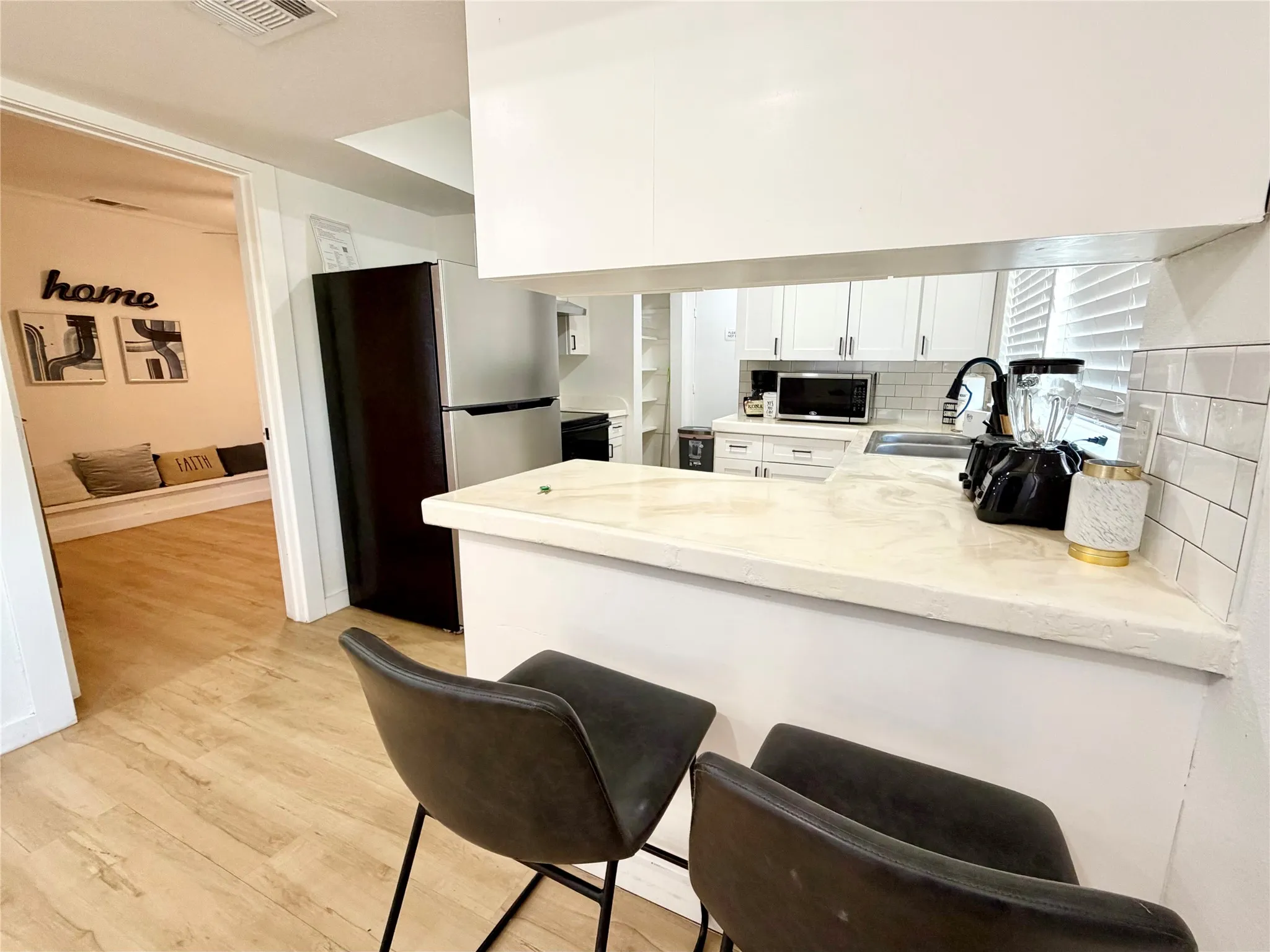 Single Family Residence For Rent in Dallas County , 12319 High Meadow Drive, Dallas, Texas 75234, 5 Bedroom, 2 Bathroom, 2 Garage spaces, 2,106 Sqft, built in 1962, mls#21389904, Real Estate Agent in Dallas, Homes For Rent in Dallas county, Homes For Rent in Dallas, Realtor in Dallas Texas, Real Estate Brokerage Independent Realty Texas, Luminita Cordes Realtor