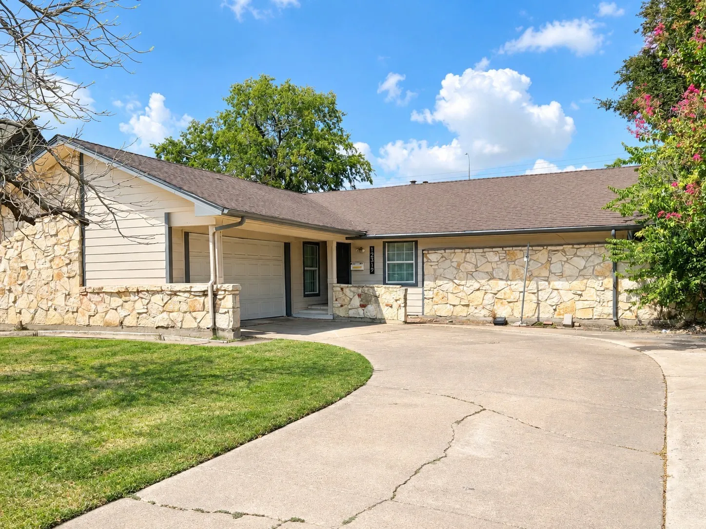 Single Family Residence For Rent