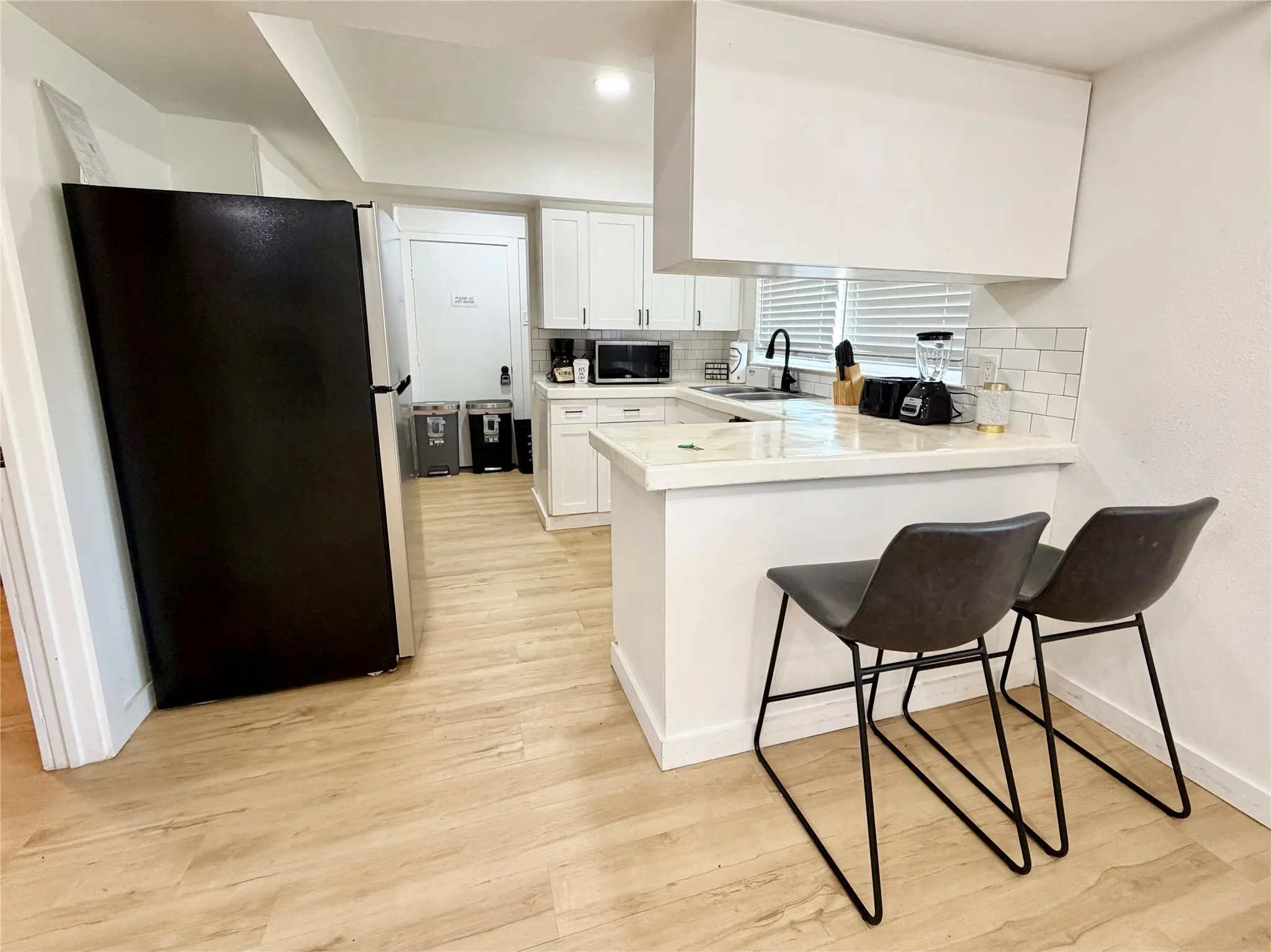Single Family Residence For Rent in Dallas County , 12319 High Meadow Drive, Dallas, Texas 75234, 5 Bedroom, 2 Bathroom, 2 Garage spaces, 2,106 Sqft, built in 1962, mls#21389904, Real Estate Agent in Dallas, Homes For Rent in Dallas county, Homes For Rent in Dallas, Realtor in Dallas Texas, Real Estate Brokerage Independent Realty Texas, Luminita Cordes Realtor