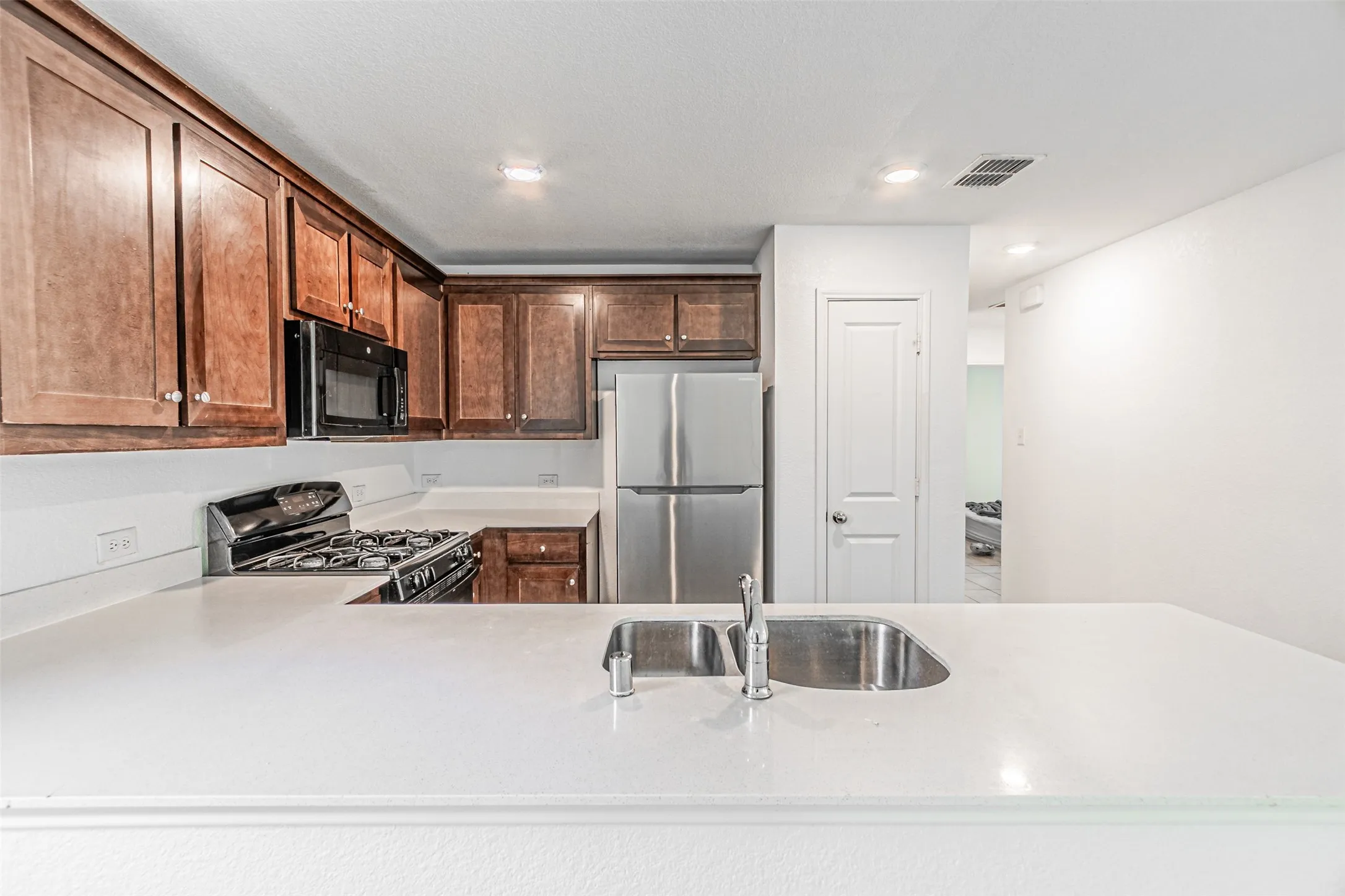 Single Family Residence For Rent in Denton County , 14037 Earlham Street, Pilot Point, Texas 76258, 3 Bedroom, 2 Bathroom, 2 Garage spaces, 1,500 Sqft, built in 2022, mls#21388861, Real Estate Agent in Pilot Point, Homes For Rent in Denton county, Homes For Rent in Pilot Point, Realtor in Pilot Point Texas, Real Estate Brokerage Independent Realty Texas, Luminita Cordes Realtor