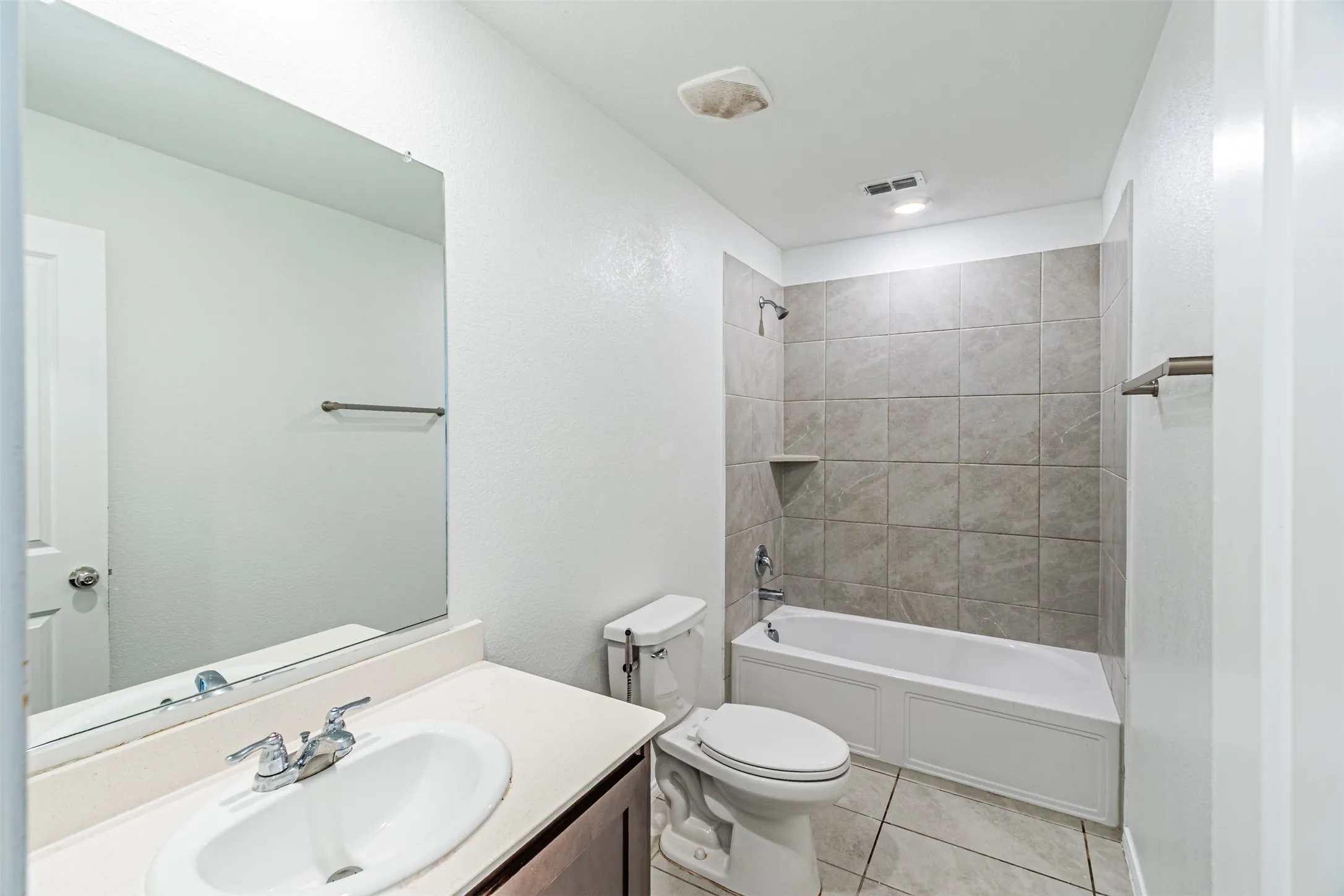 Single Family Residence For Rent in Denton County , 14037 Earlham Street, Pilot Point, Texas 76258, 3 Bedroom, 2 Bathroom, 2 Garage spaces, 1,500 Sqft, built in 2022, mls#21388861, Real Estate Agent in Pilot Point, Homes For Rent in Denton county, Homes For Rent in Pilot Point, Realtor in Pilot Point Texas, Real Estate Brokerage Independent Realty Texas, Luminita Cordes Realtor