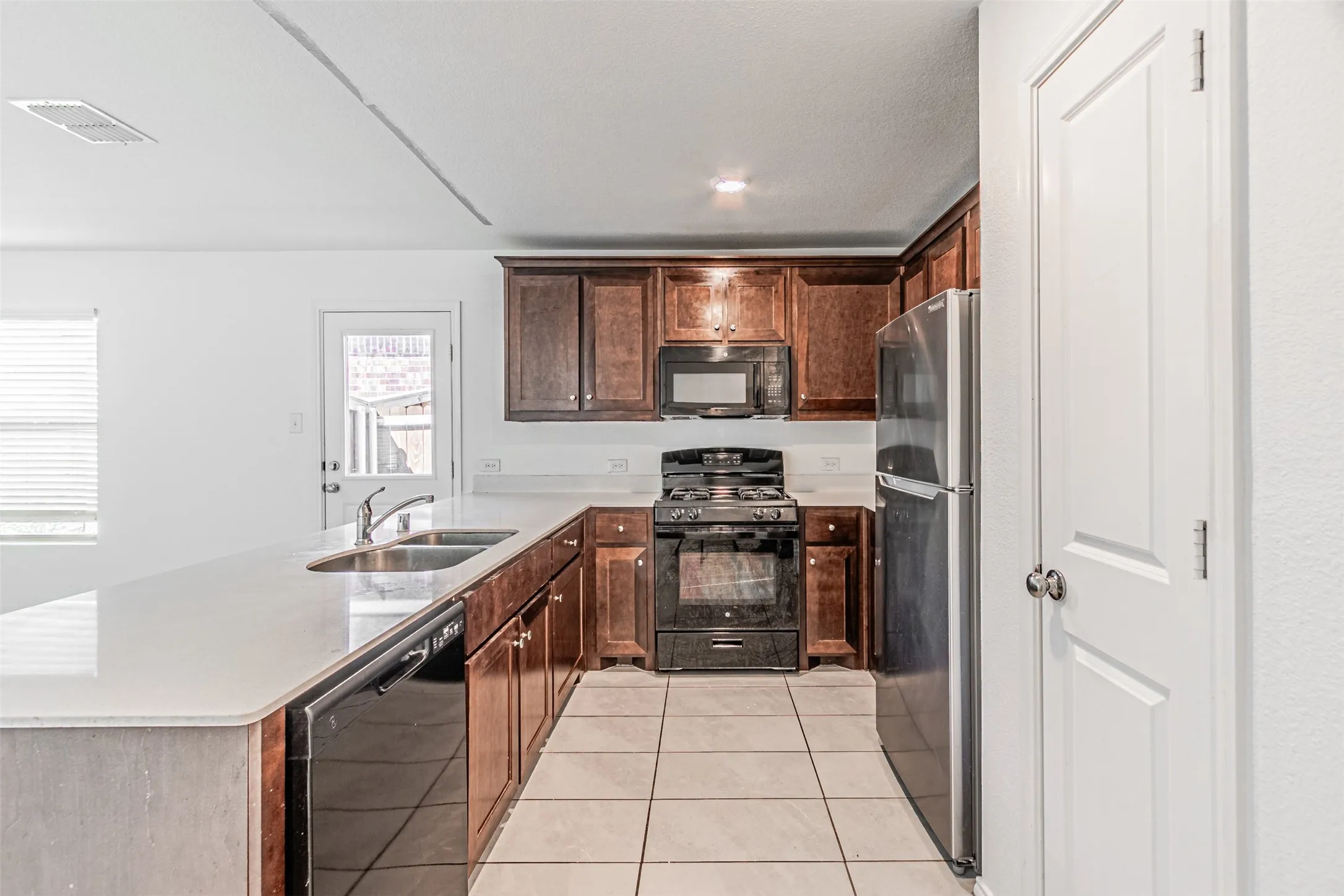 Single Family Residence For Rent in Denton County , 14037 Earlham Street, Pilot Point, Texas 76258, 3 Bedroom, 2 Bathroom, 2 Garage spaces, 1,500 Sqft, built in 2022, mls#21388861, Real Estate Agent in Pilot Point, Homes For Rent in Denton county, Homes For Rent in Pilot Point, Realtor in Pilot Point Texas, Real Estate Brokerage Independent Realty Texas, Luminita Cordes Realtor