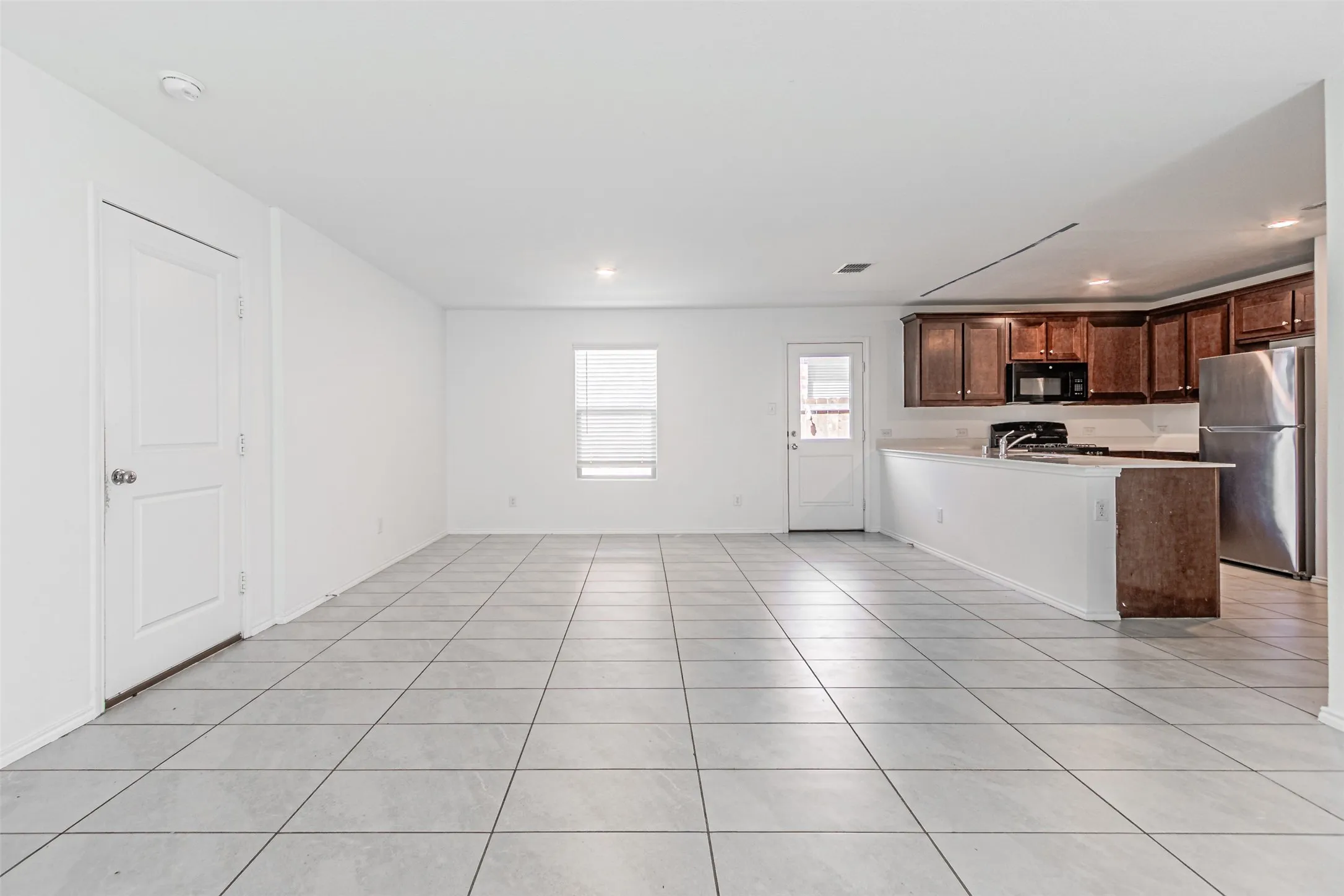 Single Family Residence For Rent in Denton County , 14037 Earlham Street, Pilot Point, Texas 76258, 3 Bedroom, 2 Bathroom, 2 Garage spaces, 1,500 Sqft, built in 2022, mls#21388861, Real Estate Agent in Pilot Point, Homes For Rent in Denton county, Homes For Rent in Pilot Point, Realtor in Pilot Point Texas, Real Estate Brokerage Independent Realty Texas, Luminita Cordes Realtor