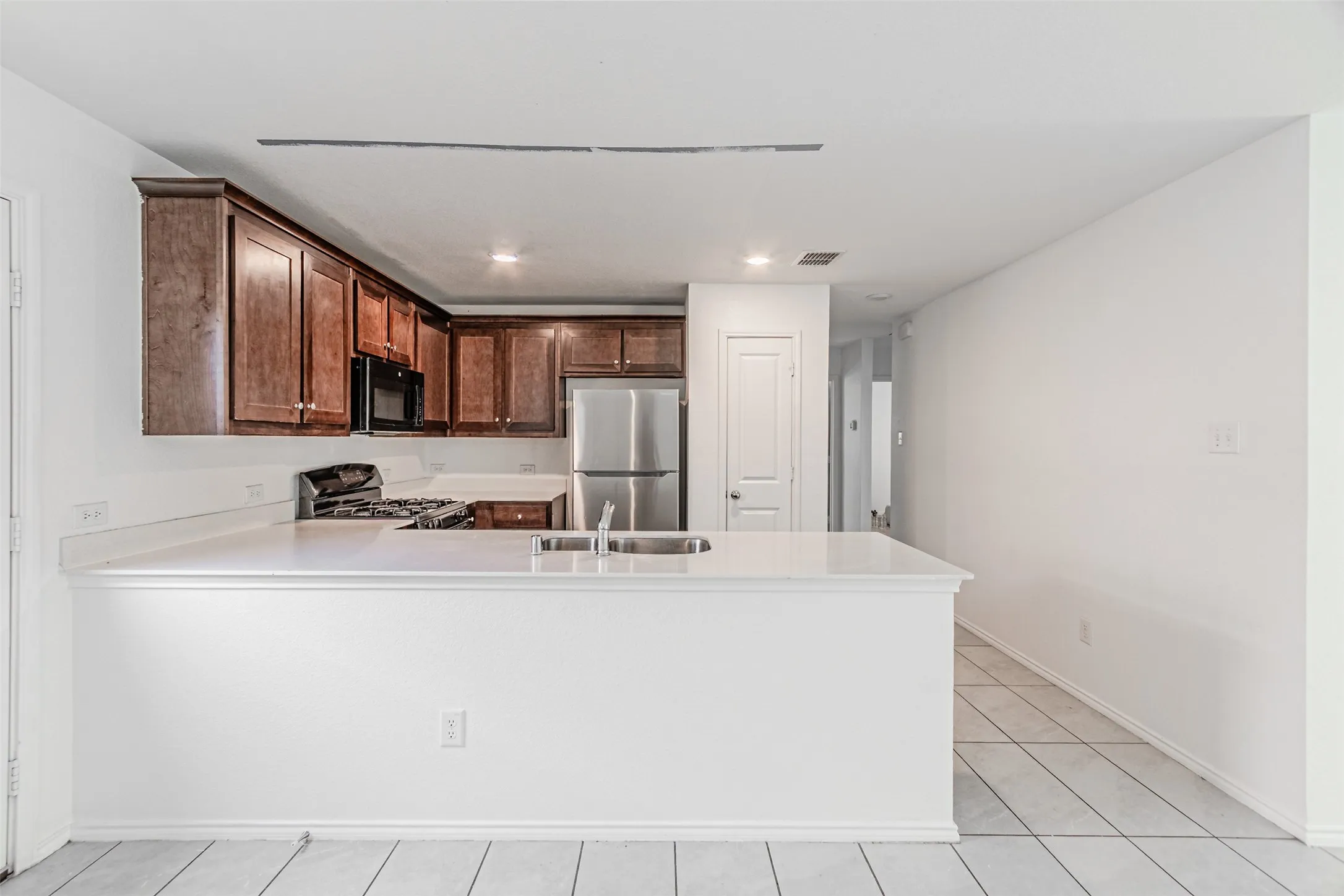 Single Family Residence For Rent in Denton County , 14037 Earlham Street, Pilot Point, Texas 76258, 3 Bedroom, 2 Bathroom, 2 Garage spaces, 1,500 Sqft, built in 2022, mls#21388861, Real Estate Agent in Pilot Point, Homes For Rent in Denton county, Homes For Rent in Pilot Point, Realtor in Pilot Point Texas, Real Estate Brokerage Independent Realty Texas, Luminita Cordes Realtor
