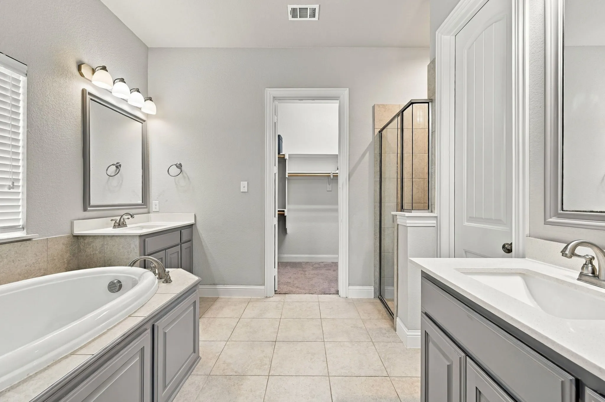 Single Family Residence For Sale in Ellis County , 813 Rustic Trail, Midlothian, Texas 76065, 4 Bedroom, 2 Bathroom, 3 Garage spaces, 2,281 Sqft, built in 2018, mls#21391259, Real Estate Agent in Midlothian, Homes For Sale in Ellis county, Homes For Sale in Midlothian, Realtor in Midlothian Texas, Real Estate Brokerage Independent Realty Texas, Luminita Cordes Realtor