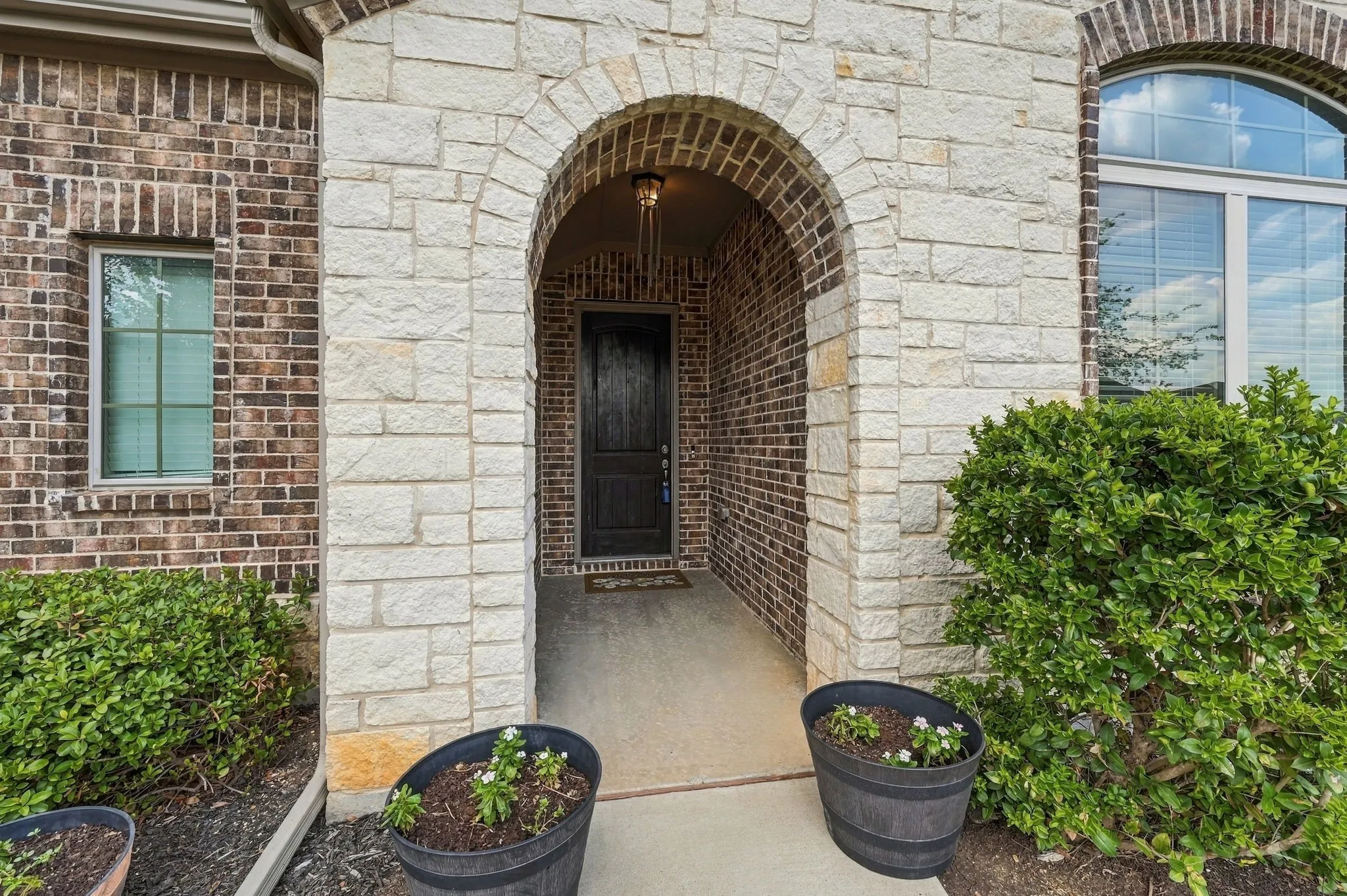 Single Family Residence For Sale in Ellis County , 813 Rustic Trail, Midlothian, Texas 76065, 4 Bedroom, 2 Bathroom, 3 Garage spaces, 2,281 Sqft, built in 2018, mls#21391259, Real Estate Agent in Midlothian, Homes For Sale in Ellis county, Homes For Sale in Midlothian, Realtor in Midlothian Texas, Real Estate Brokerage Independent Realty Texas, Luminita Cordes Realtor