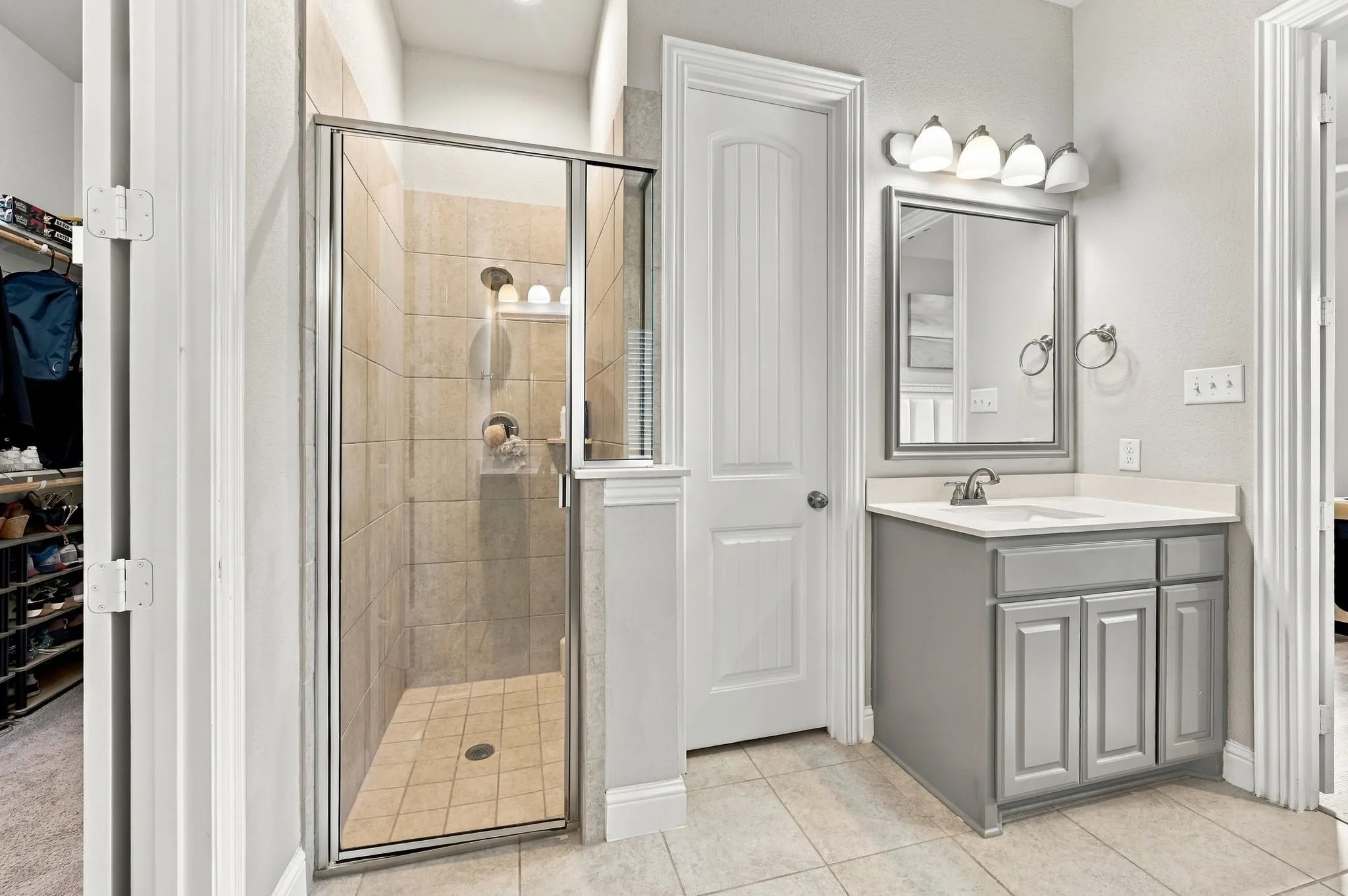 Single Family Residence For Sale in Ellis County , 813 Rustic Trail, Midlothian, Texas 76065, 4 Bedroom, 2 Bathroom, 3 Garage spaces, 2,281 Sqft, built in 2018, mls#21391259, Real Estate Agent in Midlothian, Homes For Sale in Ellis county, Homes For Sale in Midlothian, Realtor in Midlothian Texas, Real Estate Brokerage Independent Realty Texas, Luminita Cordes Realtor