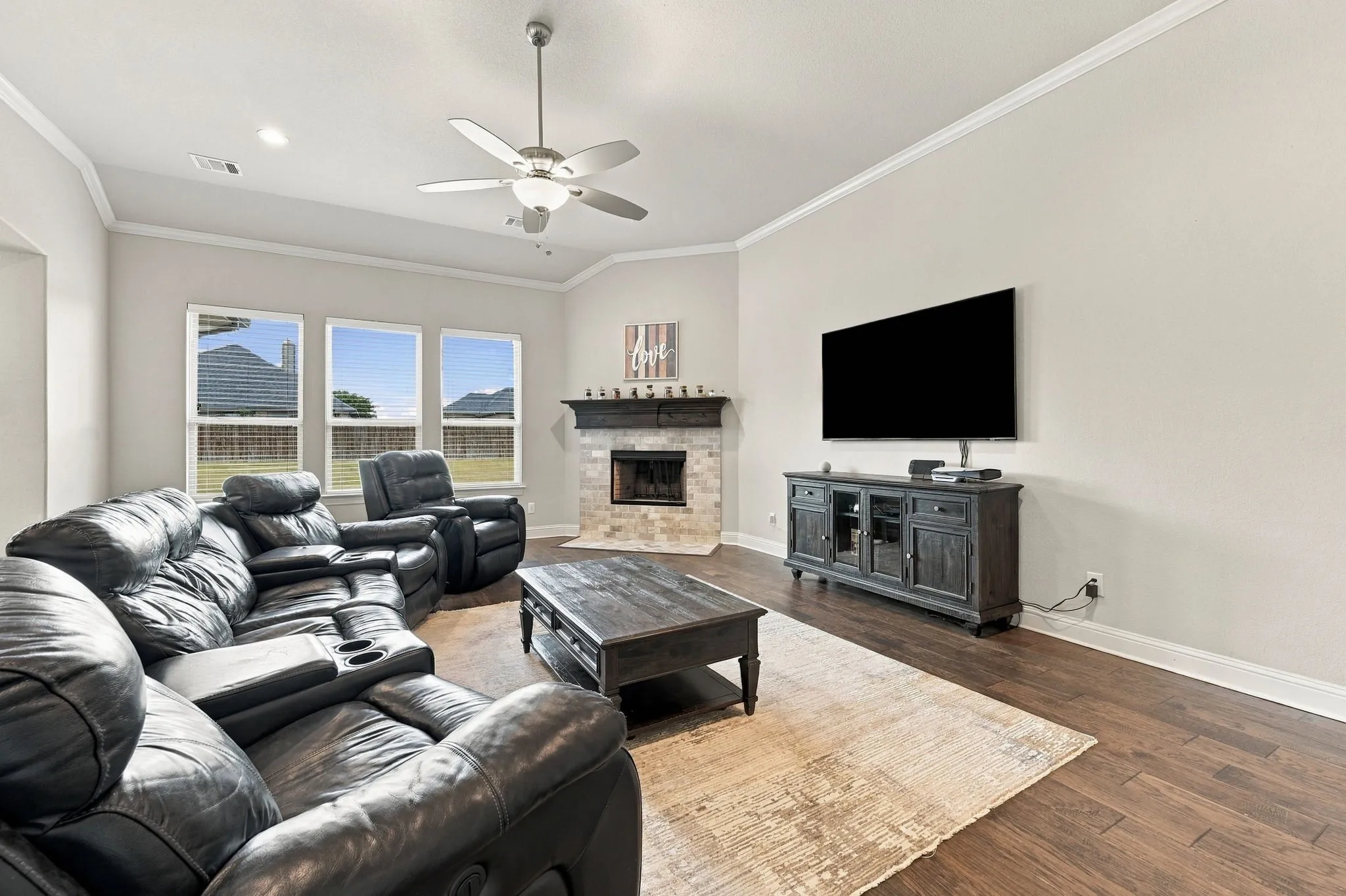 Single Family Residence For Sale in Ellis County , 813 Rustic Trail, Midlothian, Texas 76065, 4 Bedroom, 2 Bathroom, 3 Garage spaces, 2,281 Sqft, built in 2018, mls#21391259, Real Estate Agent in Midlothian, Homes For Sale in Ellis county, Homes For Sale in Midlothian, Realtor in Midlothian Texas, Real Estate Brokerage Independent Realty Texas, Luminita Cordes Realtor