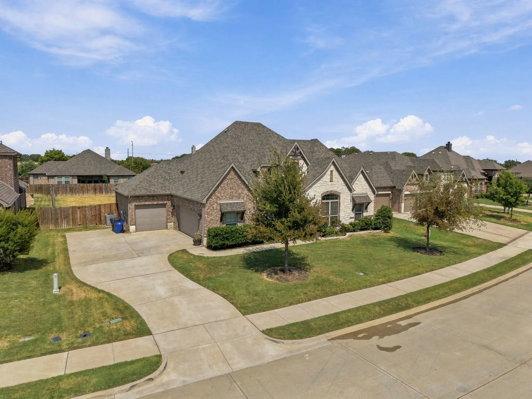 Single Family Residence For Sale in Ellis County , 813 Rustic Trail, Midlothian, Texas 76065, 4 Bedroom, 2 Bathroom, 3 Garage spaces, 2,281 Sqft, built in 2018, mls#21391259, Real Estate Agent in Midlothian, Homes For Sale in Ellis county, Homes For Sale in Midlothian, Realtor in Midlothian Texas, Real Estate Brokerage Independent Realty Texas, Luminita Cordes Realtor