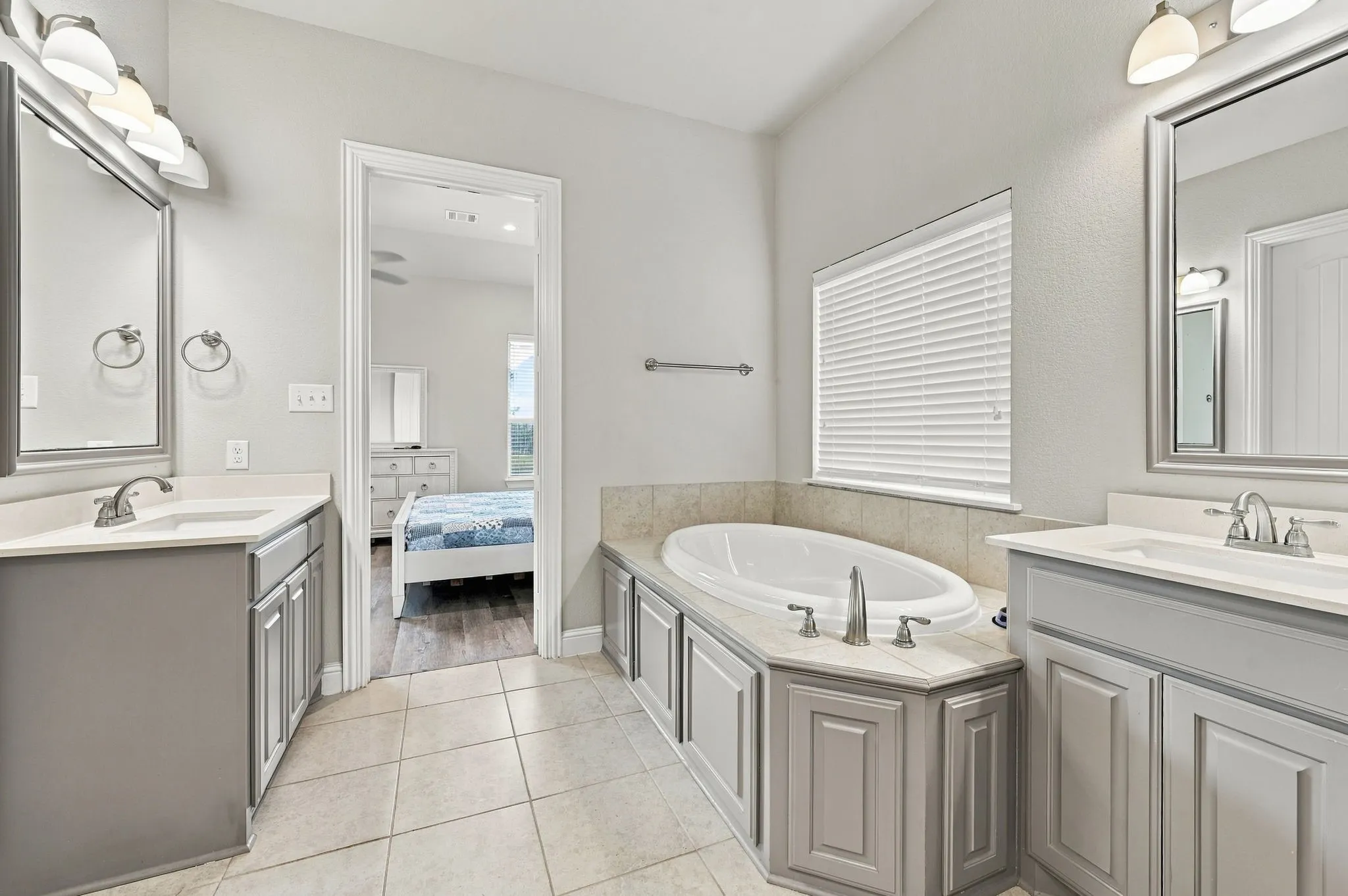Single Family Residence For Sale in Ellis County , 813 Rustic Trail, Midlothian, Texas 76065, 4 Bedroom, 2 Bathroom, 3 Garage spaces, 2,281 Sqft, built in 2018, mls#21391259, Real Estate Agent in Midlothian, Homes For Sale in Ellis county, Homes For Sale in Midlothian, Realtor in Midlothian Texas, Real Estate Brokerage Independent Realty Texas, Luminita Cordes Realtor