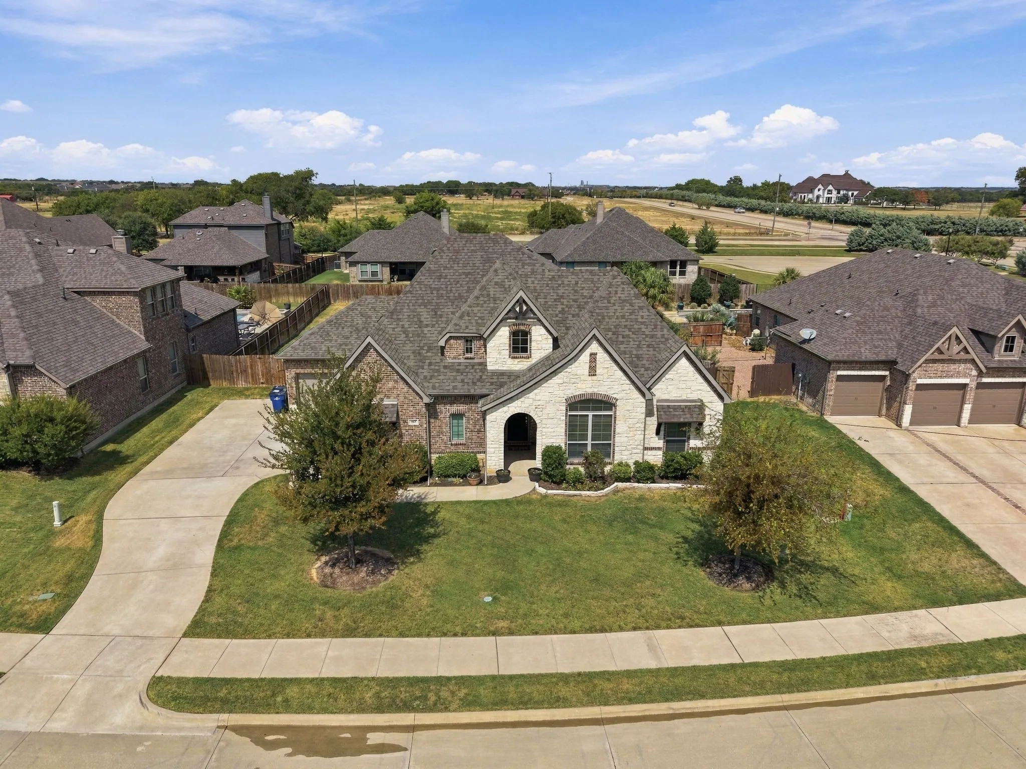 Single Family Residence For Sale in Ellis County , 813 Rustic Trail, Midlothian, Texas 76065, 4 Bedroom, 2 Bathroom, 3 Garage spaces, 2,281 Sqft, built in 2018, mls#21391259, Real Estate Agent in Midlothian, Homes For Sale in Ellis county, Homes For Sale in Midlothian, Realtor in Midlothian Texas, Real Estate Brokerage Independent Realty Texas, Luminita Cordes Realtor