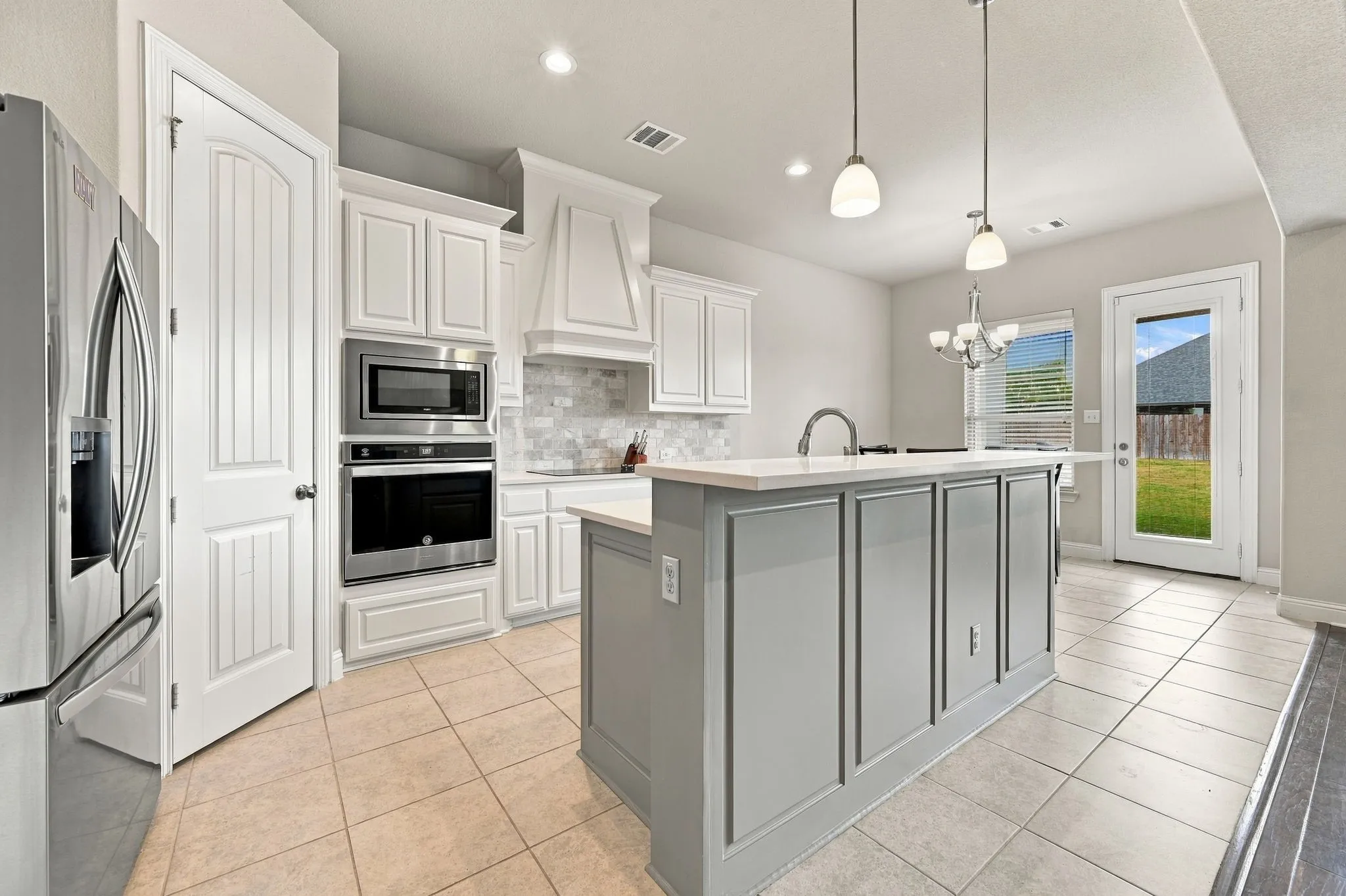 Single Family Residence For Sale in Ellis County , 813 Rustic Trail, Midlothian, Texas 76065, 4 Bedroom, 2 Bathroom, 3 Garage spaces, 2,281 Sqft, built in 2018, mls#21391259, Real Estate Agent in Midlothian, Homes For Sale in Ellis county, Homes For Sale in Midlothian, Realtor in Midlothian Texas, Real Estate Brokerage Independent Realty Texas, Luminita Cordes Realtor