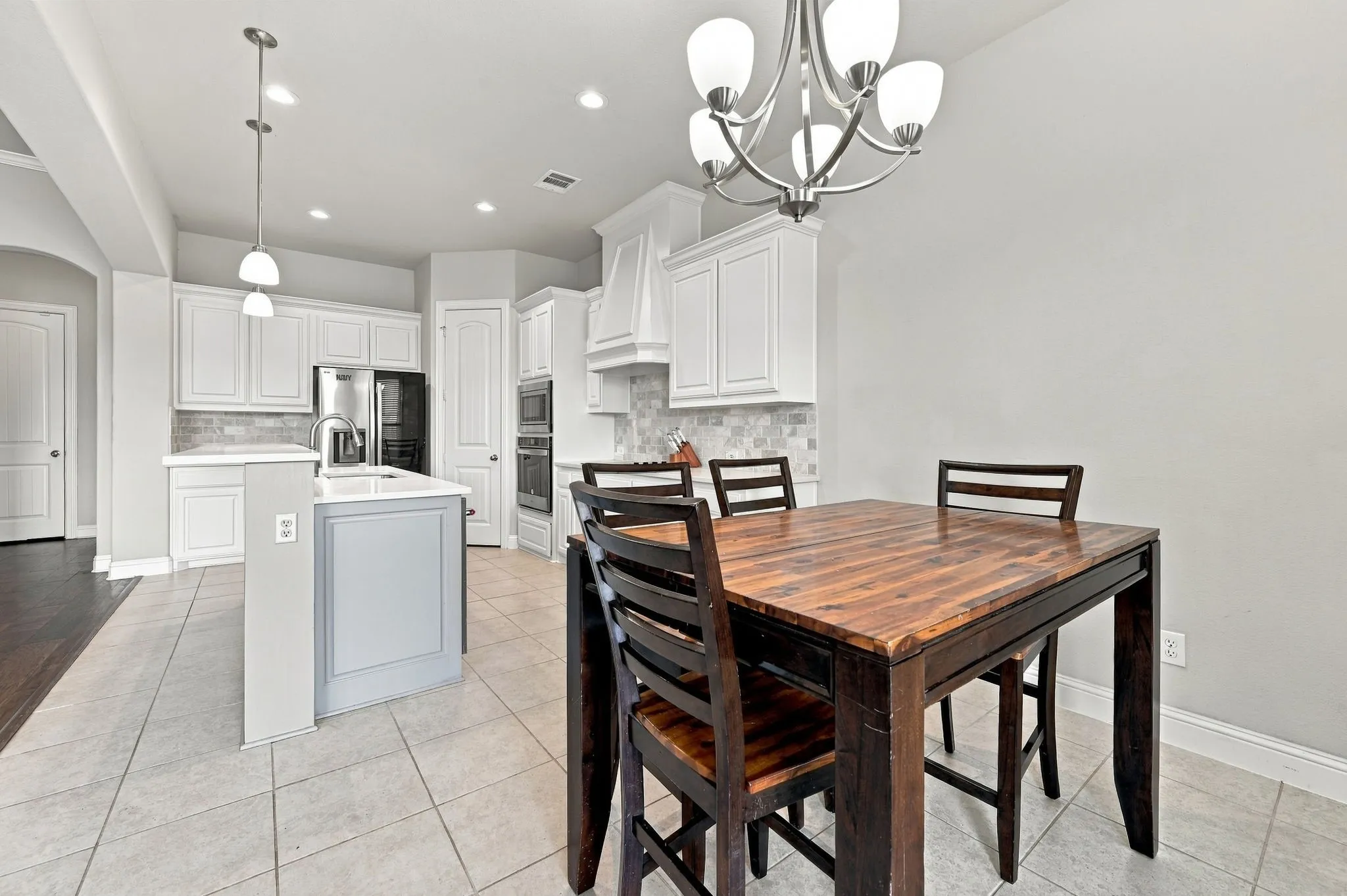 Single Family Residence For Sale in Ellis County , 813 Rustic Trail, Midlothian, Texas 76065, 4 Bedroom, 2 Bathroom, 3 Garage spaces, 2,281 Sqft, built in 2018, mls#21391259, Real Estate Agent in Midlothian, Homes For Sale in Ellis county, Homes For Sale in Midlothian, Realtor in Midlothian Texas, Real Estate Brokerage Independent Realty Texas, Luminita Cordes Realtor
