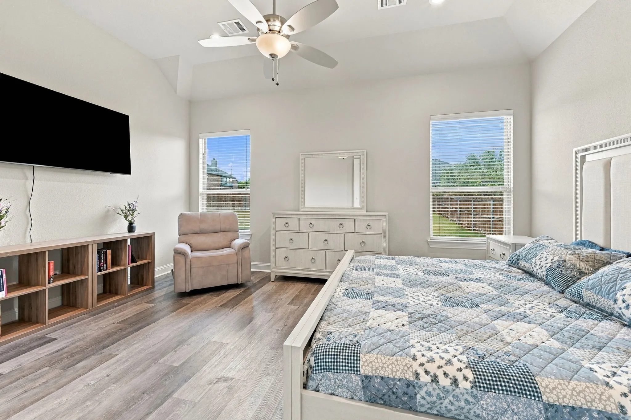 Single Family Residence For Sale in Ellis County , 813 Rustic Trail, Midlothian, Texas 76065, 4 Bedroom, 2 Bathroom, 3 Garage spaces, 2,281 Sqft, built in 2018, mls#21391259, Real Estate Agent in Midlothian, Homes For Sale in Ellis county, Homes For Sale in Midlothian, Realtor in Midlothian Texas, Real Estate Brokerage Independent Realty Texas, Luminita Cordes Realtor