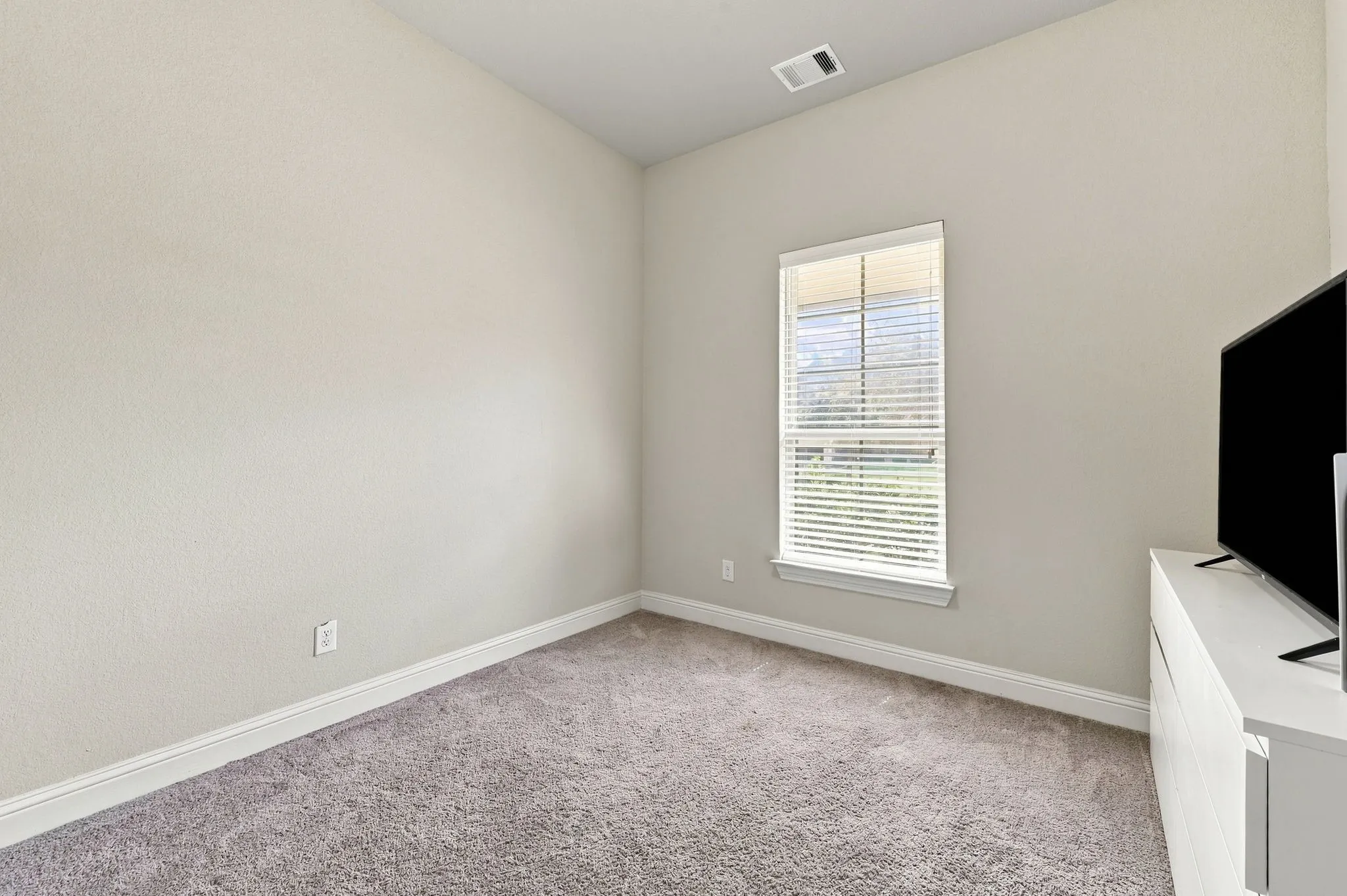 Single Family Residence For Sale in Ellis County , 813 Rustic Trail, Midlothian, Texas 76065, 4 Bedroom, 2 Bathroom, 3 Garage spaces, 2,281 Sqft, built in 2018, mls#21391259, Real Estate Agent in Midlothian, Homes For Sale in Ellis county, Homes For Sale in Midlothian, Realtor in Midlothian Texas, Real Estate Brokerage Independent Realty Texas, Luminita Cordes Realtor