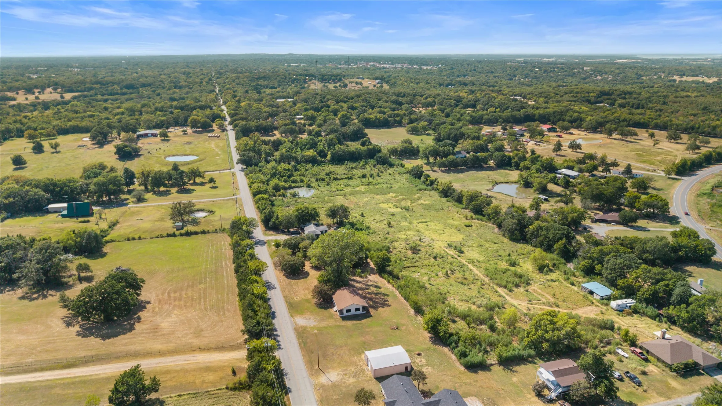 Single Family Residence For Sale in Grayson County , 1901 E Texas Street, Denison, Texas 75021, 3 Bedroom, 2 Bathroom, Garage spaces, 1,056 Sqft, built in 1985, mls#21370913, Real Estate Agent in Denison, Homes For Sale in Grayson county, Homes For Sale in Denison, Realtor in Denison Texas, Real Estate Brokerage Independent Realty Texas, Luminita Cordes Realtor