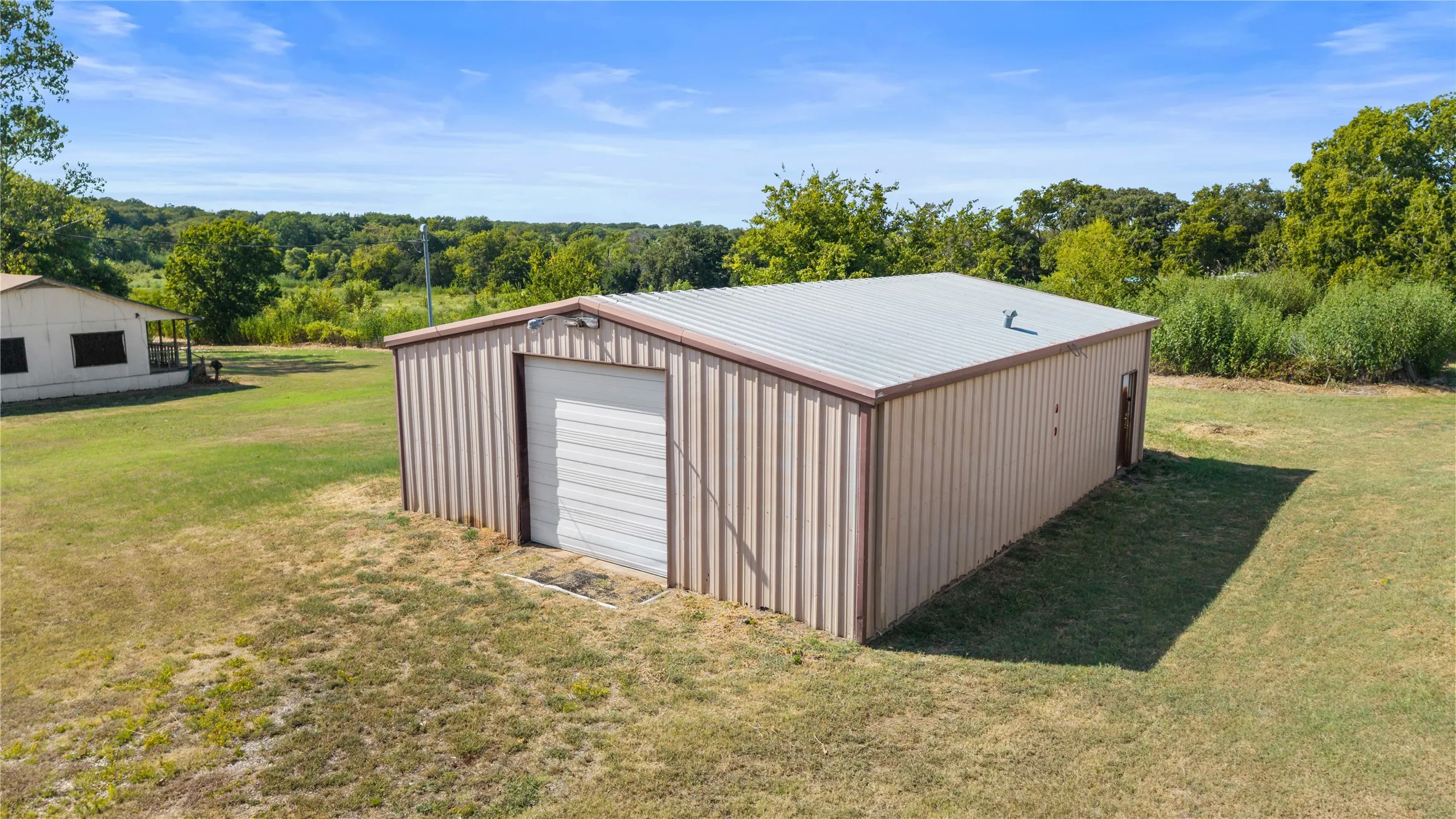 Single Family Residence For Sale in Grayson County , 1901 E Texas Street, Denison, Texas 75021, 3 Bedroom, 2 Bathroom, Garage spaces, 1,056 Sqft, built in 1985, mls#21370913, Real Estate Agent in Denison, Homes For Sale in Grayson county, Homes For Sale in Denison, Realtor in Denison Texas, Real Estate Brokerage Independent Realty Texas, Luminita Cordes Realtor