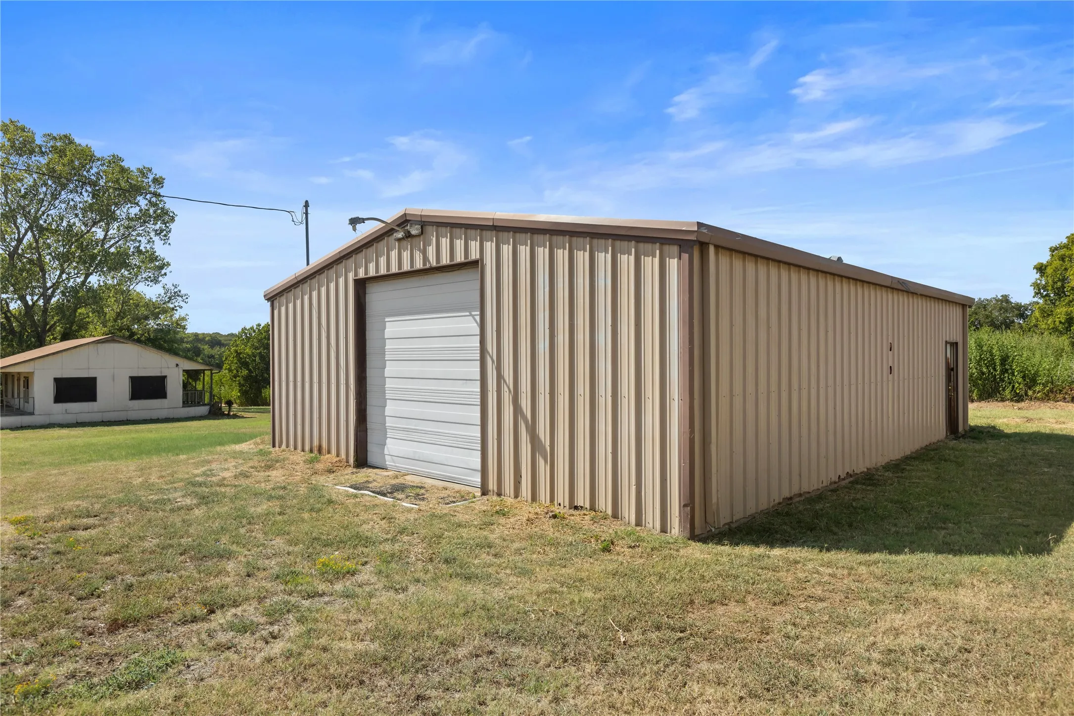 Single Family Residence For Sale in Grayson County , 1901 E Texas Street, Denison, Texas 75021, 3 Bedroom, 2 Bathroom, Garage spaces, 1,056 Sqft, built in 1985, mls#21370913, Real Estate Agent in Denison, Homes For Sale in Grayson county, Homes For Sale in Denison, Realtor in Denison Texas, Real Estate Brokerage Independent Realty Texas, Luminita Cordes Realtor
