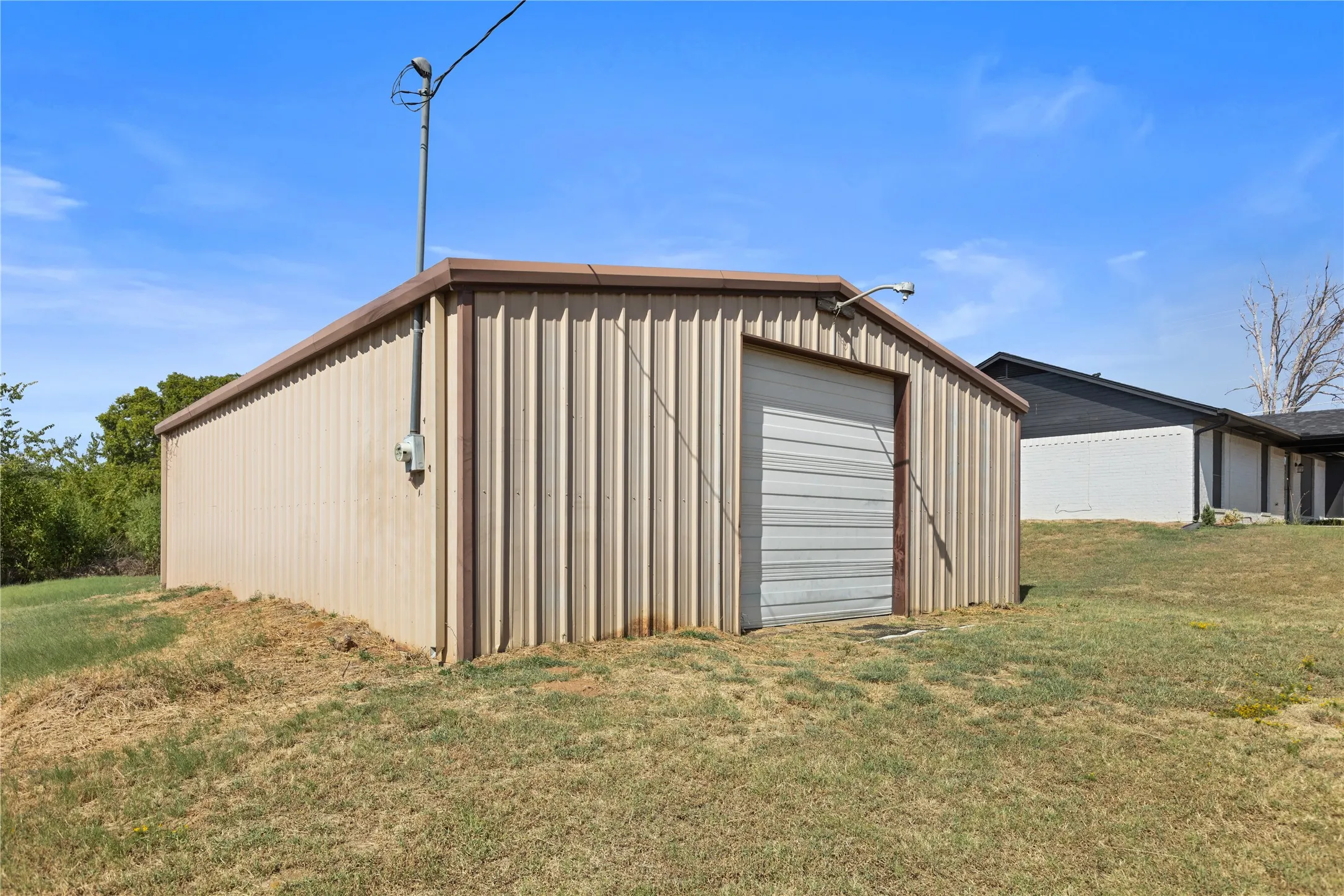 Single Family Residence For Sale in Grayson County , 1901 E Texas Street, Denison, Texas 75021, 3 Bedroom, 2 Bathroom, Garage spaces, 1,056 Sqft, built in 1985, mls#21370913, Real Estate Agent in Denison, Homes For Sale in Grayson county, Homes For Sale in Denison, Realtor in Denison Texas, Real Estate Brokerage Independent Realty Texas, Luminita Cordes Realtor