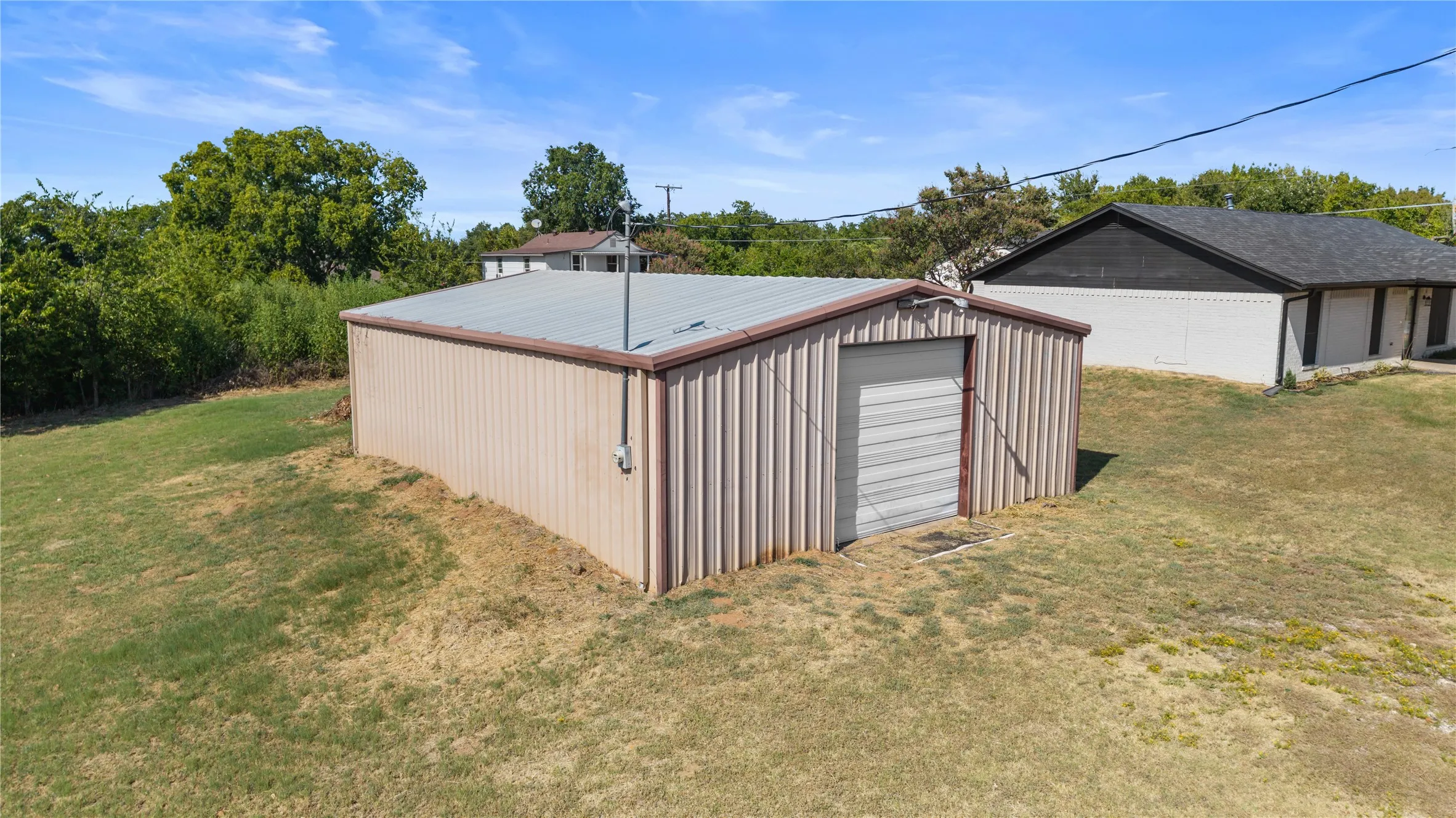 Single Family Residence For Sale in Grayson County , 1901 E Texas Street, Denison, Texas 75021, 3 Bedroom, 2 Bathroom, Garage spaces, 1,056 Sqft, built in 1985, mls#21370913, Real Estate Agent in Denison, Homes For Sale in Grayson county, Homes For Sale in Denison, Realtor in Denison Texas, Real Estate Brokerage Independent Realty Texas, Luminita Cordes Realtor