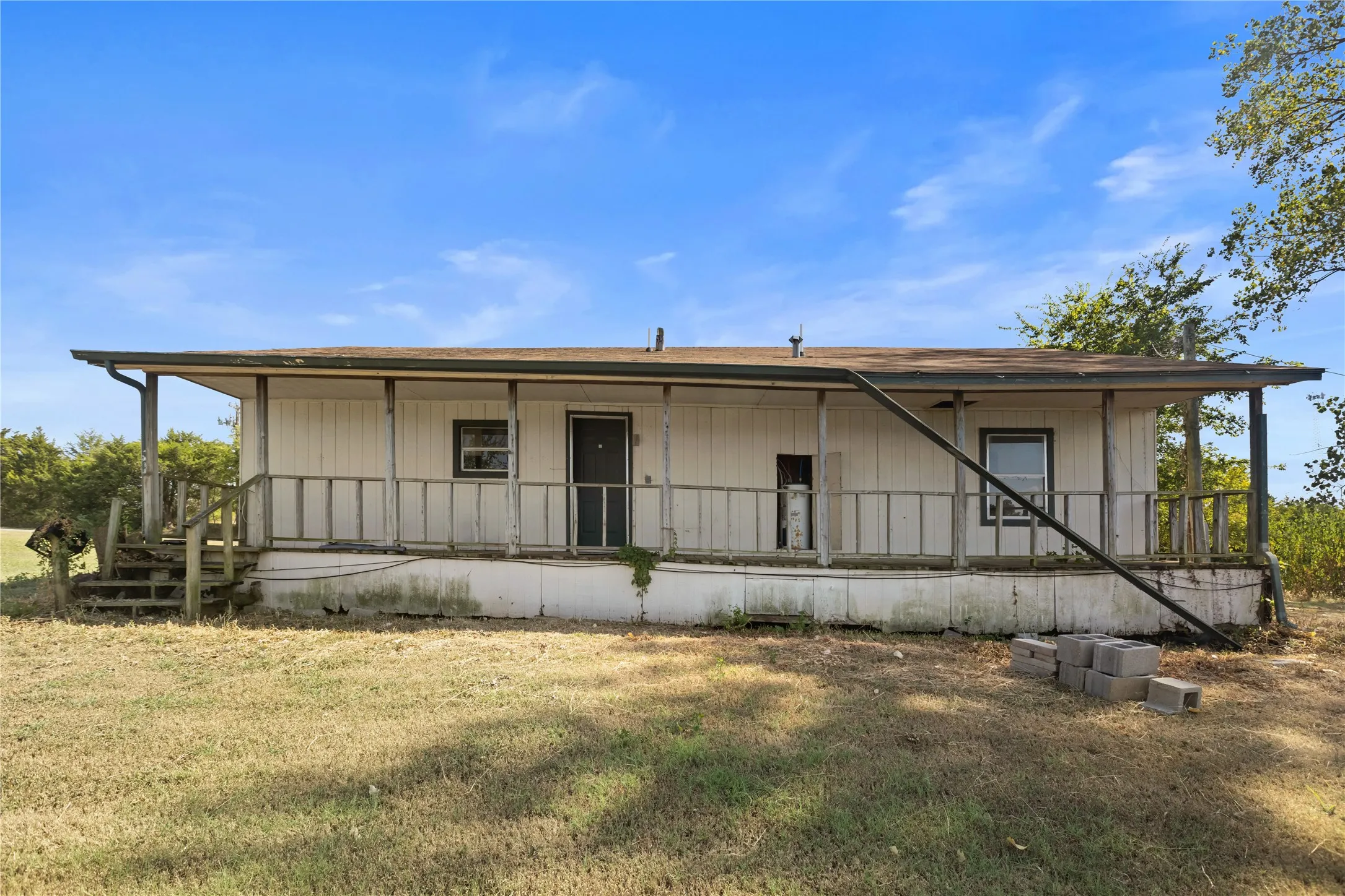Single Family Residence For Sale in Grayson County , 1901 E Texas Street, Denison, Texas 75021, 3 Bedroom, 2 Bathroom, Garage spaces, 1,056 Sqft, built in 1985, mls#21370913, Real Estate Agent in Denison, Homes For Sale in Grayson county, Homes For Sale in Denison, Realtor in Denison Texas, Real Estate Brokerage Independent Realty Texas, Luminita Cordes Realtor