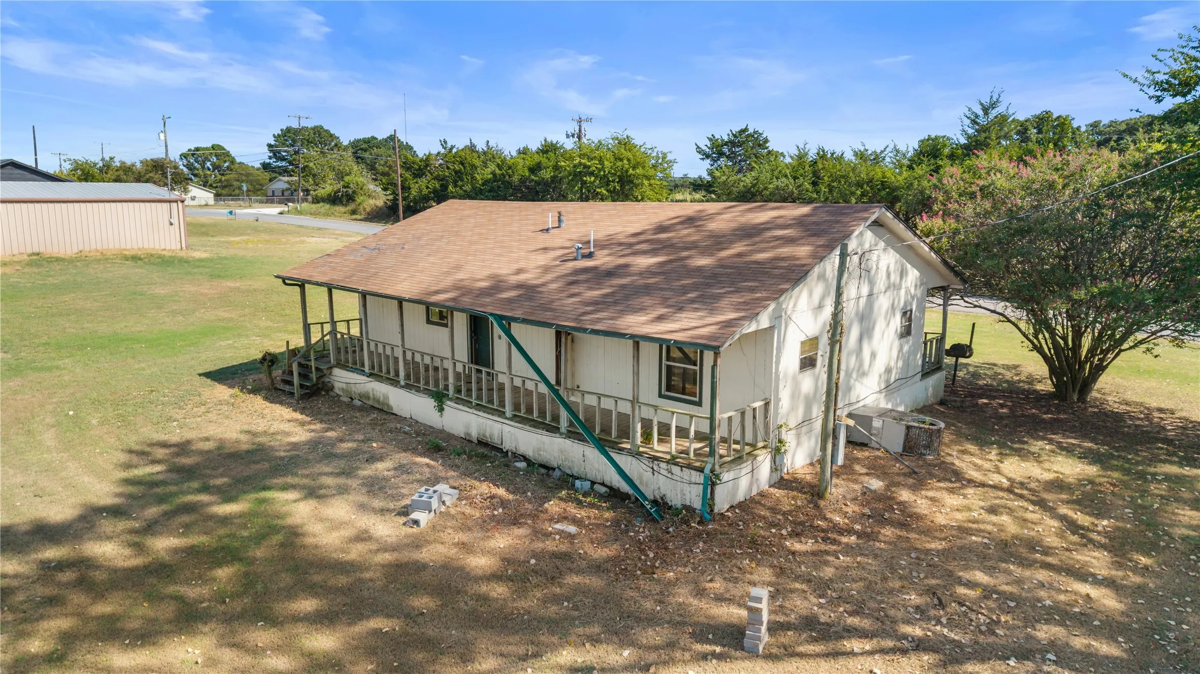 Single Family Residence For Sale in Grayson County , 1901 E Texas Street, Denison, Texas 75021, 3 Bedroom, 2 Bathroom, Garage spaces, 1,056 Sqft, built in 1985, mls#21370913, Real Estate Agent in Denison, Homes For Sale in Grayson county, Homes For Sale in Denison, Realtor in Denison Texas, Real Estate Brokerage Independent Realty Texas, Luminita Cordes Realtor