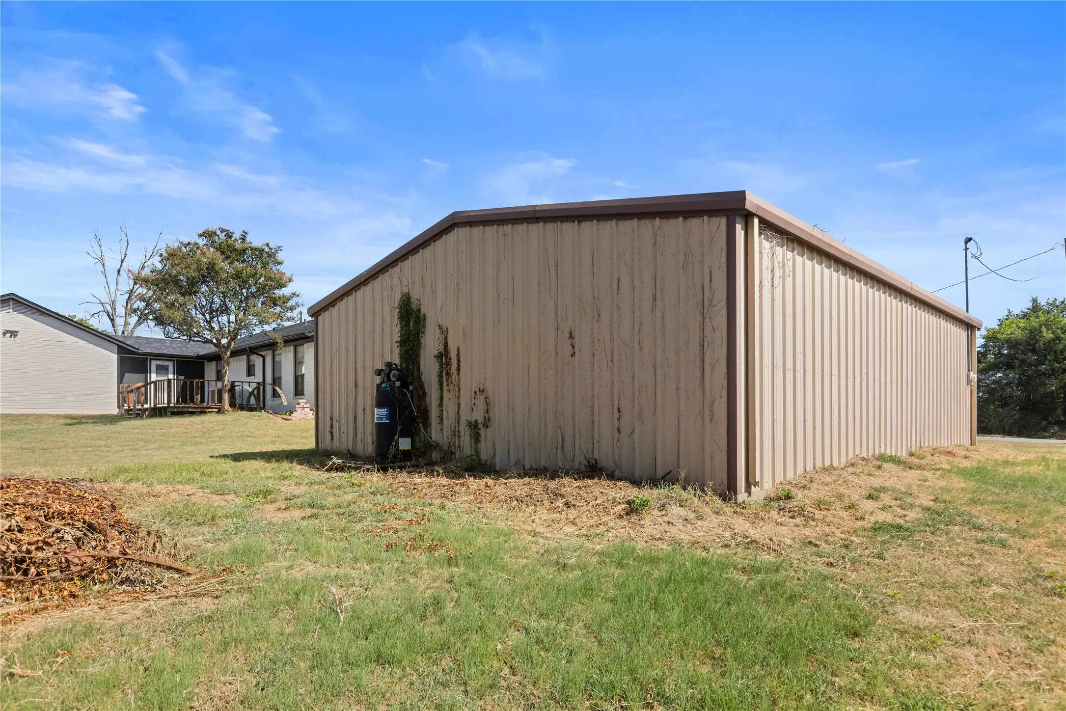 Single Family Residence For Sale in Grayson County , 1901 E Texas Street, Denison, Texas 75021, 3 Bedroom, 2 Bathroom, Garage spaces, 1,056 Sqft, built in 1985, mls#21370913, Real Estate Agent in Denison, Homes For Sale in Grayson county, Homes For Sale in Denison, Realtor in Denison Texas, Real Estate Brokerage Independent Realty Texas, Luminita Cordes Realtor