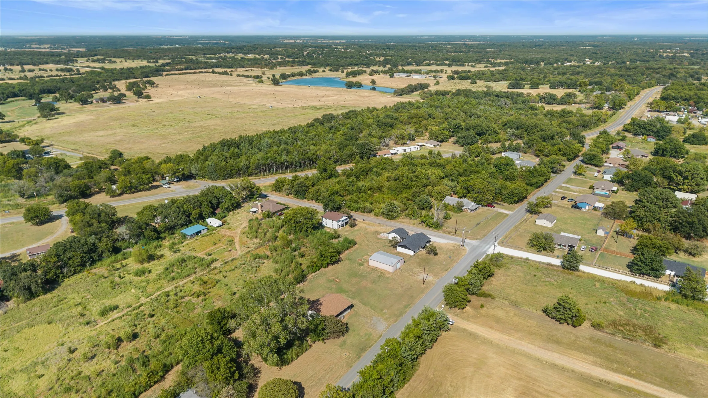 Single Family Residence For Sale in Grayson County , 1901 E Texas Street, Denison, Texas 75021, 3 Bedroom, 2 Bathroom, Garage spaces, 1,056 Sqft, built in 1985, mls#21370913, Real Estate Agent in Denison, Homes For Sale in Grayson county, Homes For Sale in Denison, Realtor in Denison Texas, Real Estate Brokerage Independent Realty Texas, Luminita Cordes Realtor