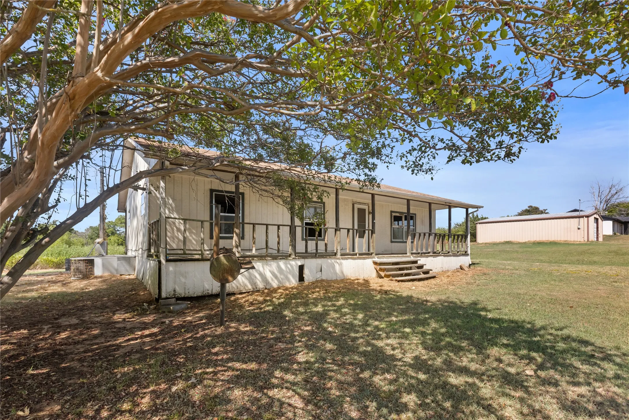 Single Family Residence For Sale in Grayson County , 1901 E Texas Street, Denison, Texas 75021, 3 Bedroom, 2 Bathroom, Garage spaces, 1,056 Sqft, built in 1985, mls#21370913, Real Estate Agent in Denison, Homes For Sale in Grayson county, Homes For Sale in Denison, Realtor in Denison Texas, Real Estate Brokerage Independent Realty Texas, Luminita Cordes Realtor