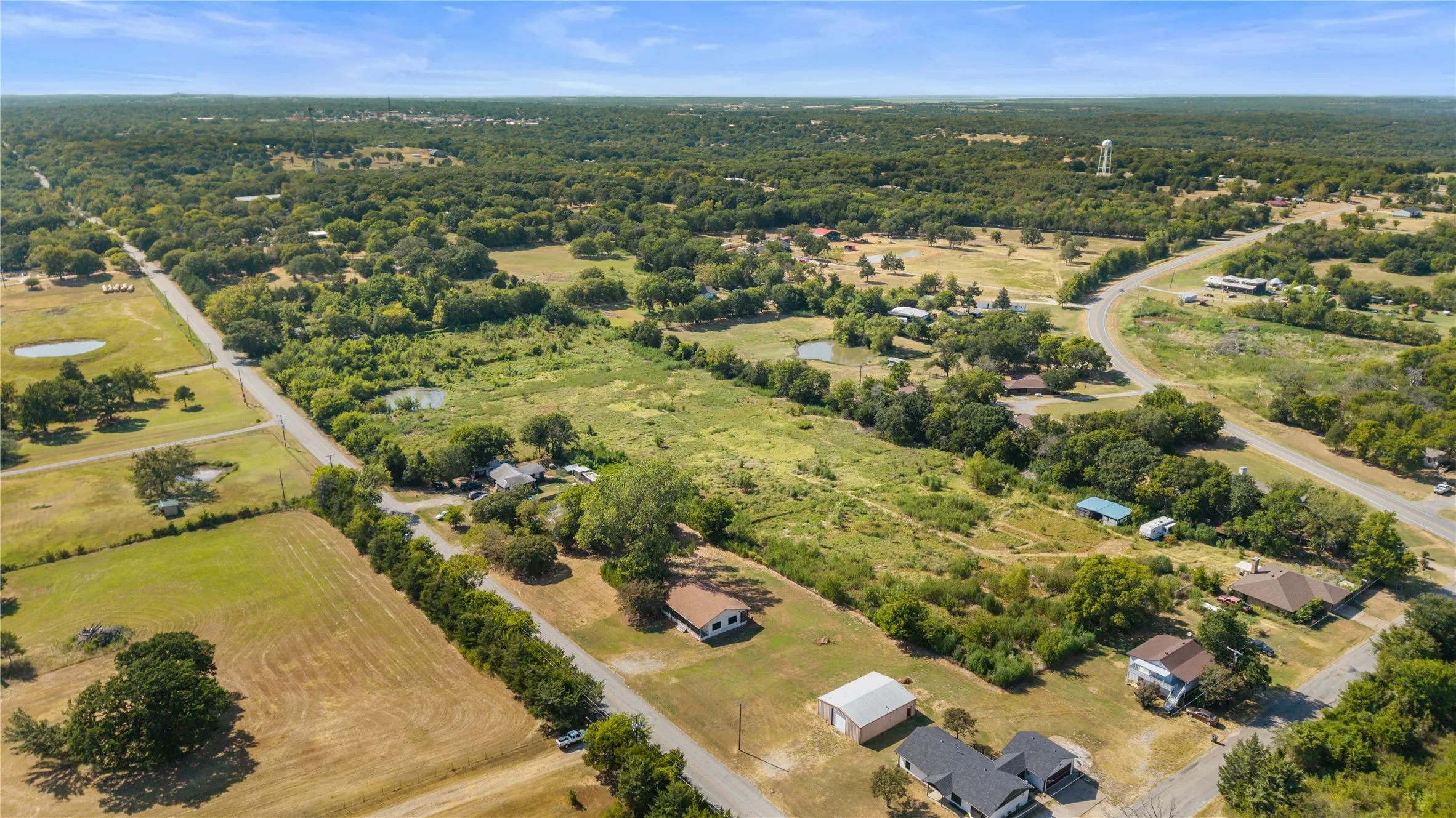Single Family Residence For Sale in Grayson County , 1901 E Texas Street, Denison, Texas 75021, 3 Bedroom, 2 Bathroom, Garage spaces, 1,056 Sqft, built in 1985, mls#21370913, Real Estate Agent in Denison, Homes For Sale in Grayson county, Homes For Sale in Denison, Realtor in Denison Texas, Real Estate Brokerage Independent Realty Texas, Luminita Cordes Realtor