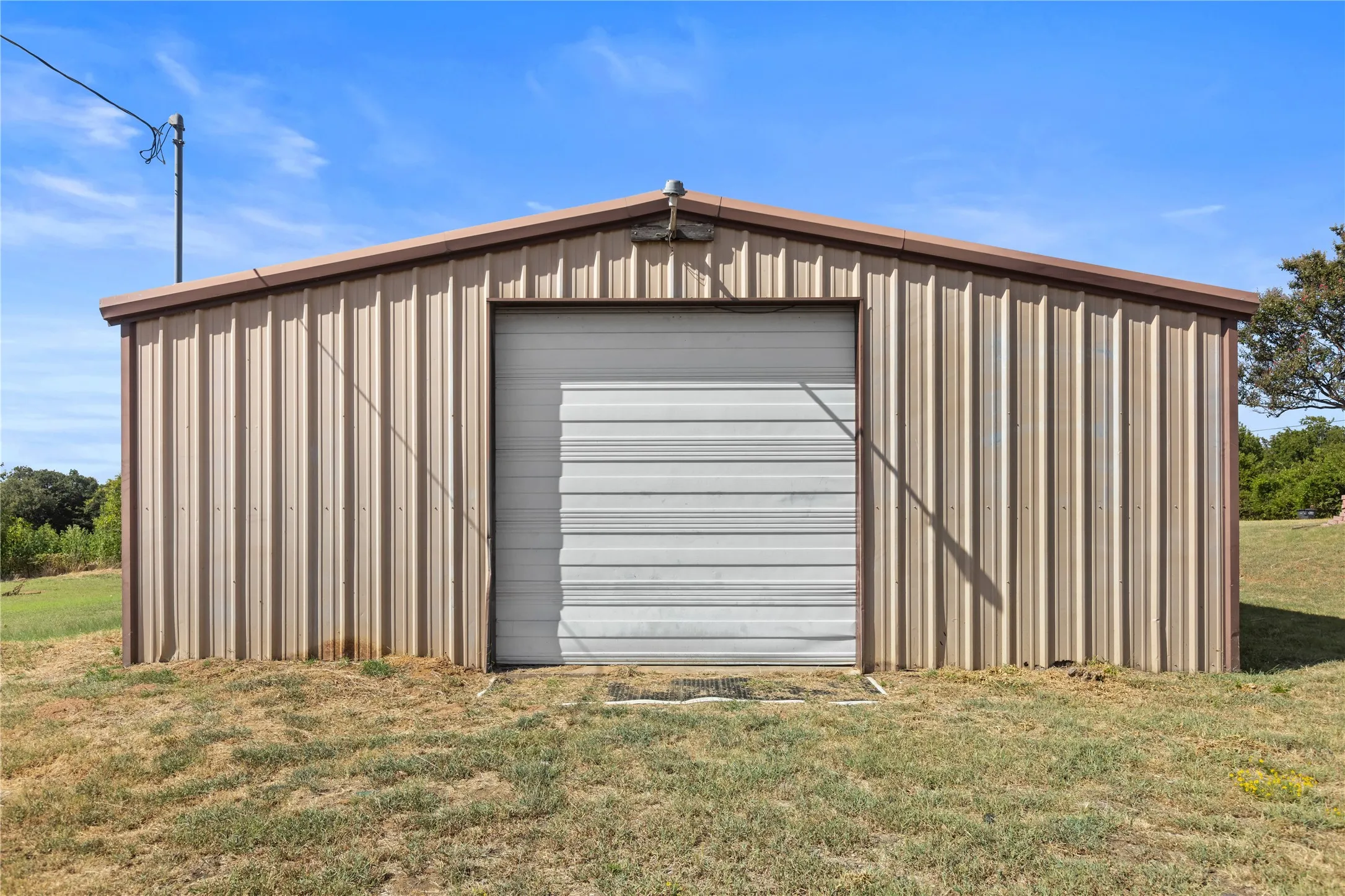 Single Family Residence For Sale in Grayson County , 1901 E Texas Street, Denison, Texas 75021, 3 Bedroom, 2 Bathroom, Garage spaces, 1,056 Sqft, built in 1985, mls#21370913, Real Estate Agent in Denison, Homes For Sale in Grayson county, Homes For Sale in Denison, Realtor in Denison Texas, Real Estate Brokerage Independent Realty Texas, Luminita Cordes Realtor