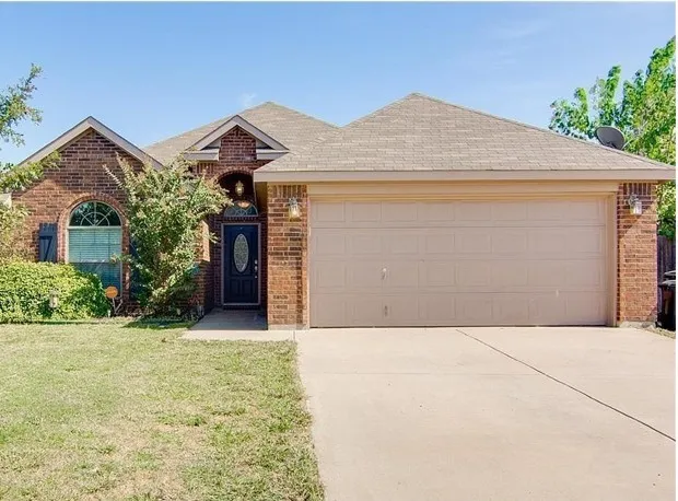 Single Family Residence For Rent in Tarrant County , 9520 Tomahawk Trail, Fort Worth, Texas 76244, 3 Bedroom, 2 Bathroom, 2 Garage spaces, 1,695 Sqft, built in 2006, mls#21388855, Real Estate Agent in Fort Worth, Homes For Rent in Tarrant county, Homes For Rent in Fort Worth, Realtor in Fort Worth Texas, Real Estate Brokerage Independent Realty Texas, Luminita Cordes Realtor