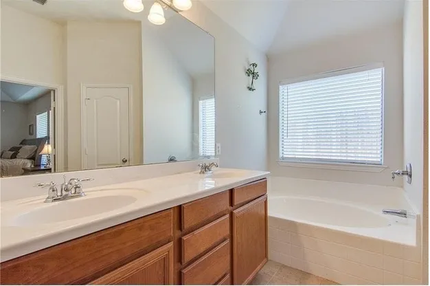 Single Family Residence For Rent in Tarrant County , 9520 Tomahawk Trail, Fort Worth, Texas 76244, 3 Bedroom, 2 Bathroom, 2 Garage spaces, 1,695 Sqft, built in 2006, mls#21388855, Real Estate Agent in Fort Worth, Homes For Rent in Tarrant county, Homes For Rent in Fort Worth, Realtor in Fort Worth Texas, Real Estate Brokerage Independent Realty Texas, Luminita Cordes Realtor