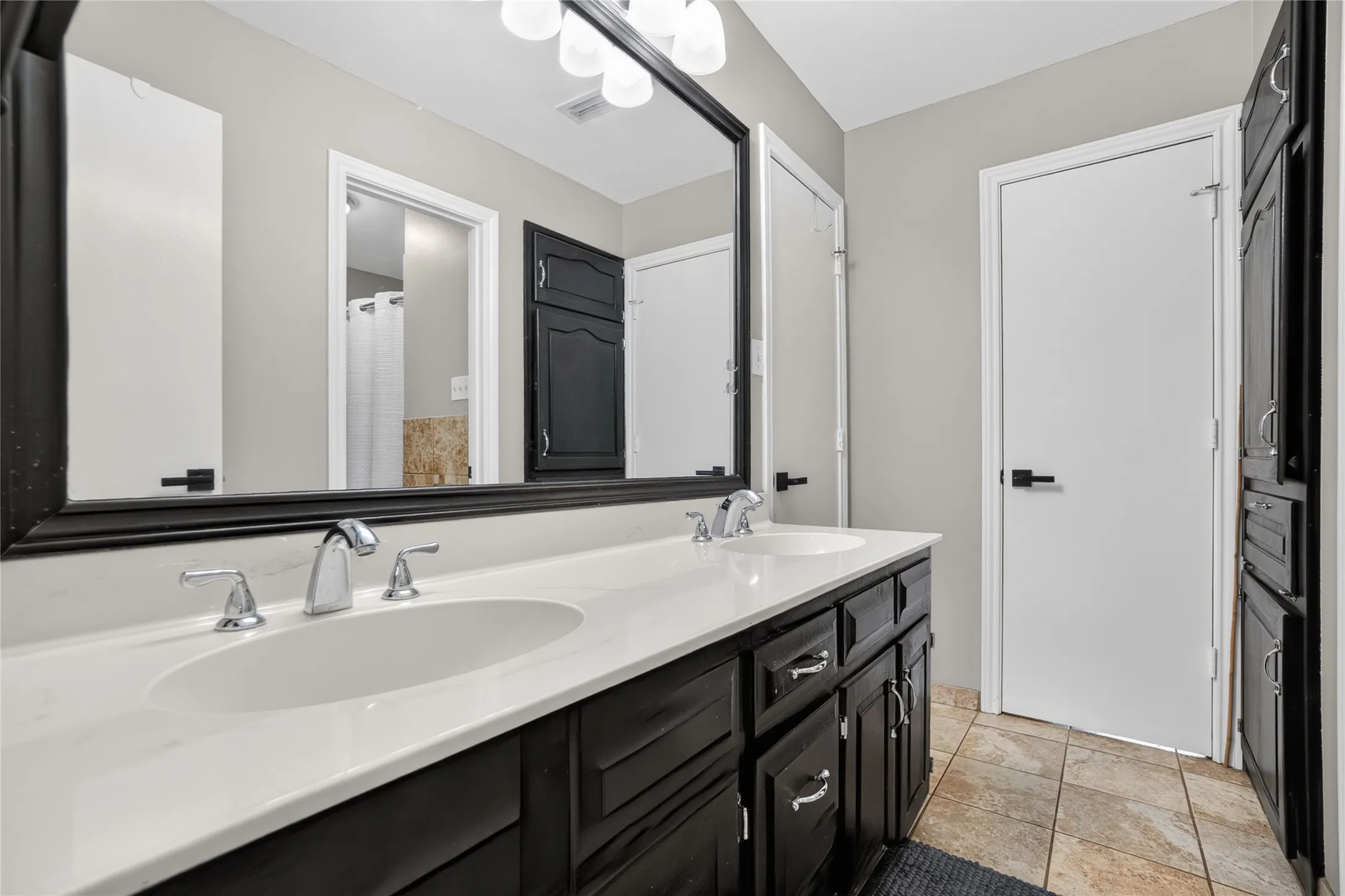 Single Family Residence For Sale in Denton County , 222 Inverness Drive, Trophy Club, Texas 76262, 4 Bedroom, 3 Bathroom, 2 Garage spaces, 2,540 Sqft, built in 1980, mls#21391268, Real Estate Agent in Trophy Club, Homes For Sale in Denton county, Homes For Sale in Trophy Club, Realtor in Trophy Club Texas, Real Estate Brokerage Independent Realty Texas, Luminita Cordes Realtor