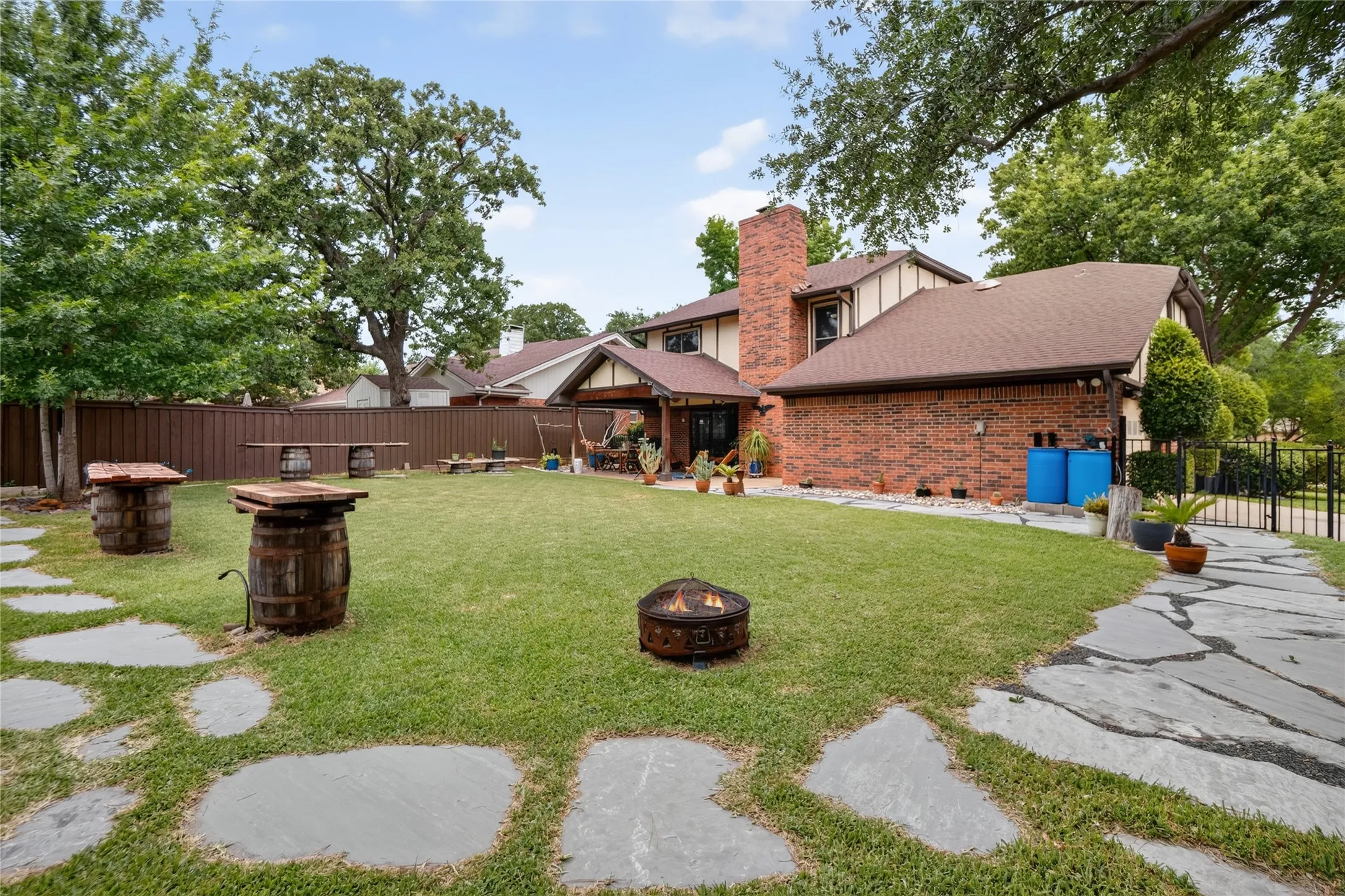 Single Family Residence For Sale in Denton County , 222 Inverness Drive, Trophy Club, Texas 76262, 4 Bedroom, 3 Bathroom, 2 Garage spaces, 2,540 Sqft, built in 1980, mls#21391268, Real Estate Agent in Trophy Club, Homes For Sale in Denton county, Homes For Sale in Trophy Club, Realtor in Trophy Club Texas, Real Estate Brokerage Independent Realty Texas, Luminita Cordes Realtor