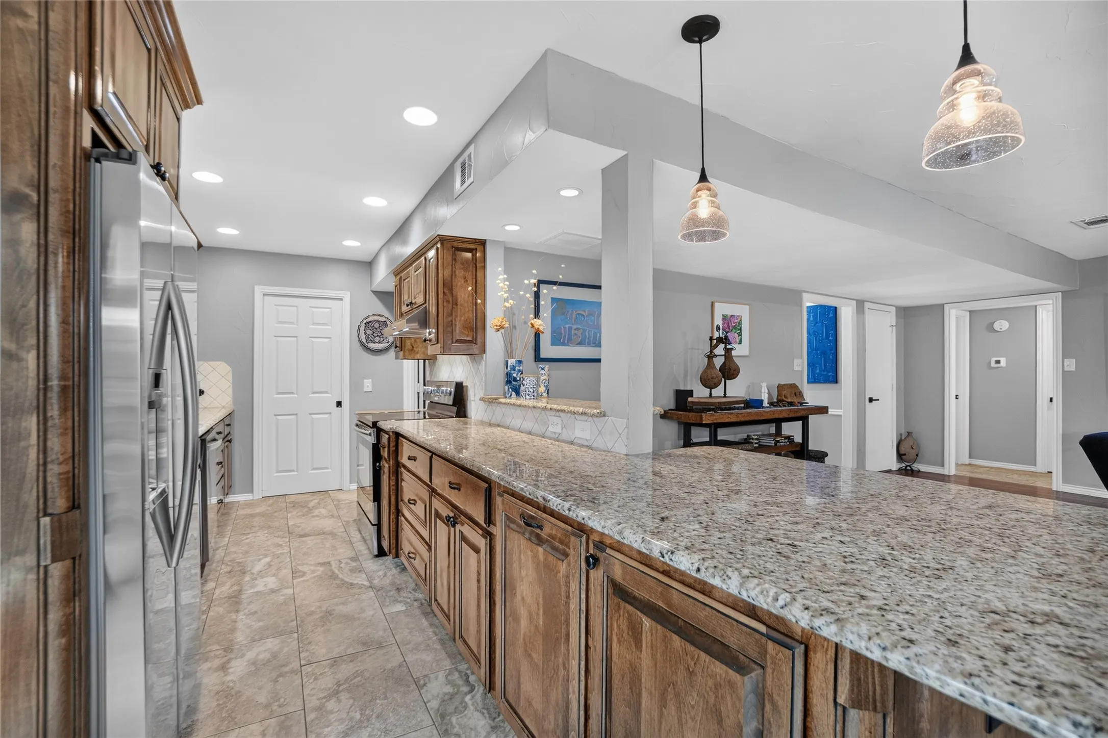 Single Family Residence For Sale in Denton County , 222 Inverness Drive, Trophy Club, Texas 76262, 4 Bedroom, 3 Bathroom, 2 Garage spaces, 2,540 Sqft, built in 1980, mls#21391268, Real Estate Agent in Trophy Club, Homes For Sale in Denton county, Homes For Sale in Trophy Club, Realtor in Trophy Club Texas, Real Estate Brokerage Independent Realty Texas, Luminita Cordes Realtor