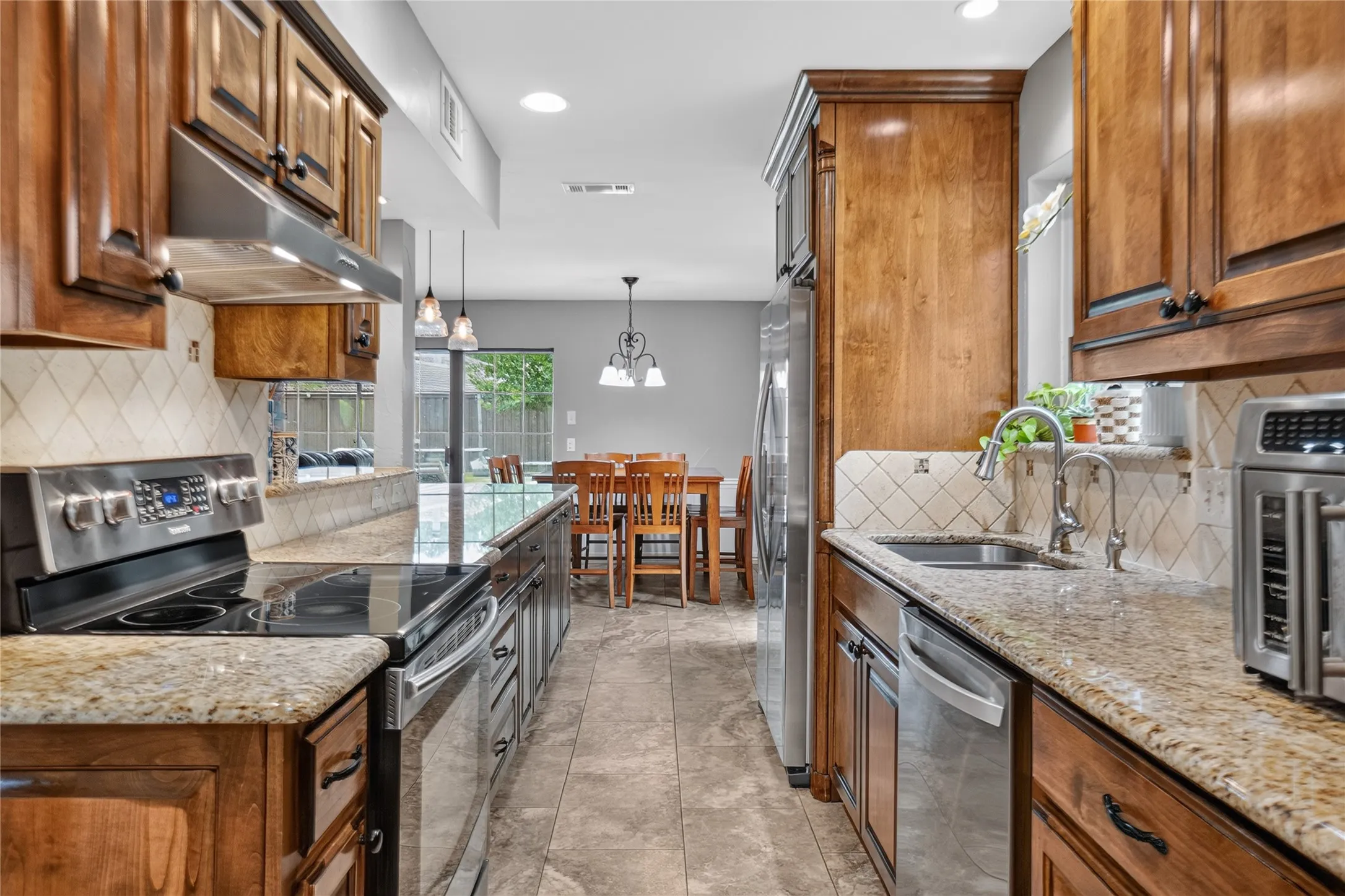 Single Family Residence For Sale in Denton County , 222 Inverness Drive, Trophy Club, Texas 76262, 4 Bedroom, 3 Bathroom, 2 Garage spaces, 2,540 Sqft, built in 1980, mls#21391268, Real Estate Agent in Trophy Club, Homes For Sale in Denton county, Homes For Sale in Trophy Club, Realtor in Trophy Club Texas, Real Estate Brokerage Independent Realty Texas, Luminita Cordes Realtor