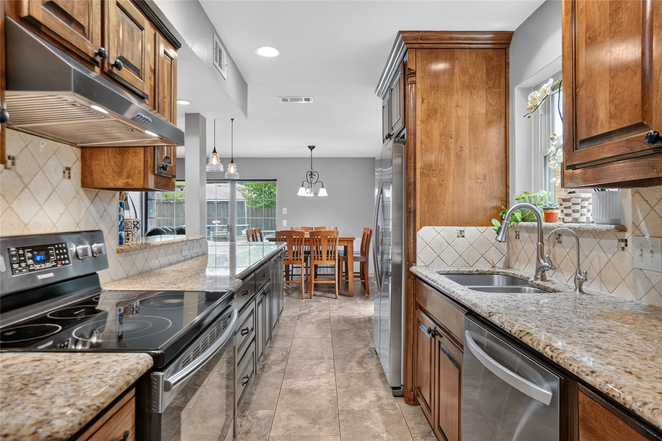 Single Family Residence For Sale in Denton County , 222 Inverness Drive, Trophy Club, Texas 76262, 4 Bedroom, 3 Bathroom, 2 Garage spaces, 2,540 Sqft, built in 1980, mls#21391268, Real Estate Agent in Trophy Club, Homes For Sale in Denton county, Homes For Sale in Trophy Club, Realtor in Trophy Club Texas, Real Estate Brokerage Independent Realty Texas, Luminita Cordes Realtor