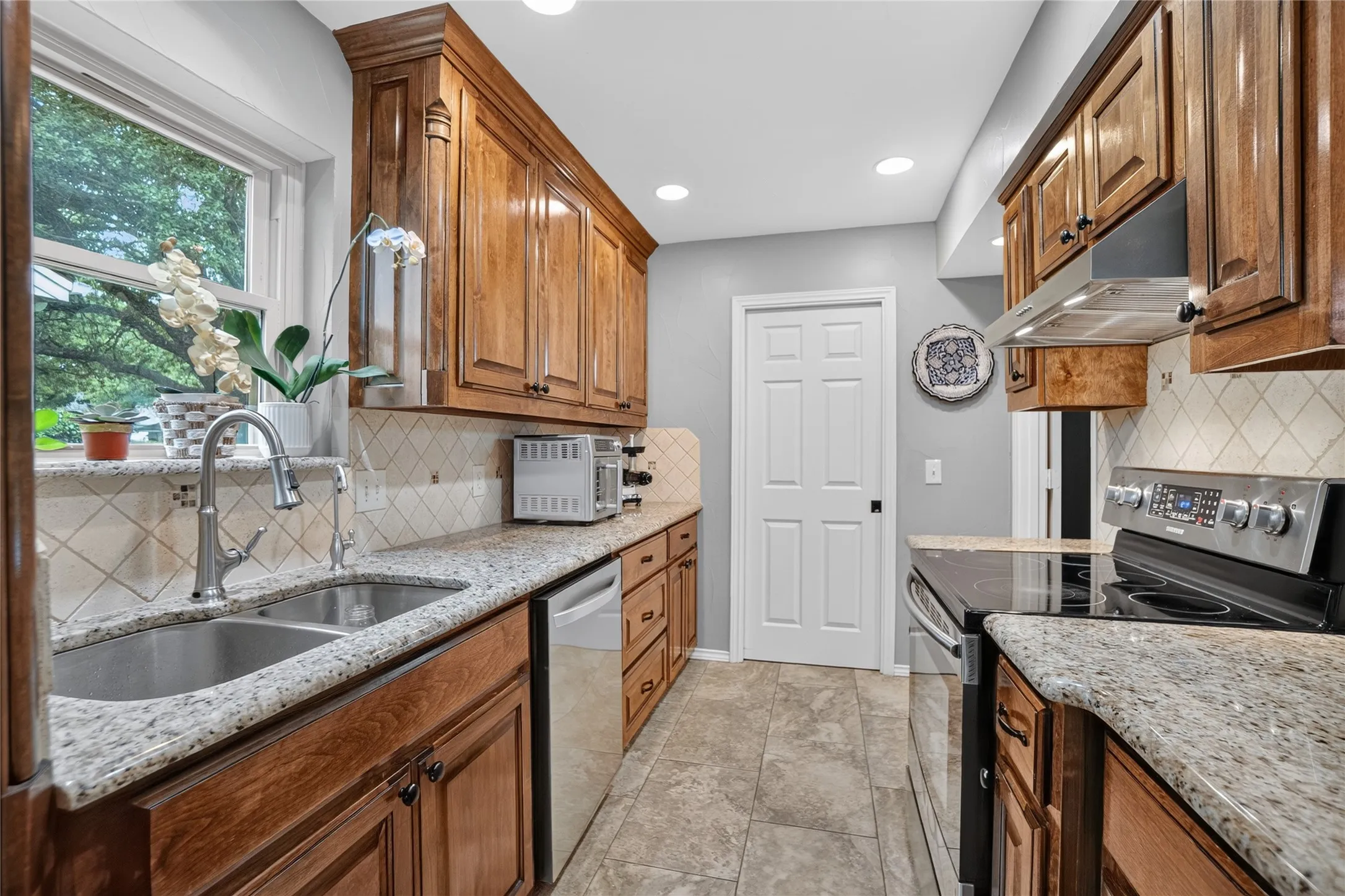 Single Family Residence For Sale in Denton County , 222 Inverness Drive, Trophy Club, Texas 76262, 4 Bedroom, 3 Bathroom, 2 Garage spaces, 2,540 Sqft, built in 1980, mls#21391268, Real Estate Agent in Trophy Club, Homes For Sale in Denton county, Homes For Sale in Trophy Club, Realtor in Trophy Club Texas, Real Estate Brokerage Independent Realty Texas, Luminita Cordes Realtor