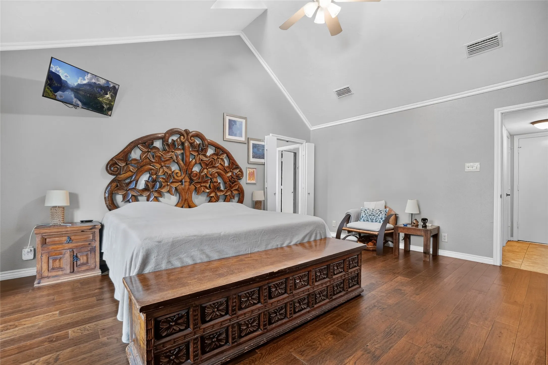 Single Family Residence For Sale in Denton County , 222 Inverness Drive, Trophy Club, Texas 76262, 4 Bedroom, 3 Bathroom, 2 Garage spaces, 2,540 Sqft, built in 1980, mls#21391268, Real Estate Agent in Trophy Club, Homes For Sale in Denton county, Homes For Sale in Trophy Club, Realtor in Trophy Club Texas, Real Estate Brokerage Independent Realty Texas, Luminita Cordes Realtor