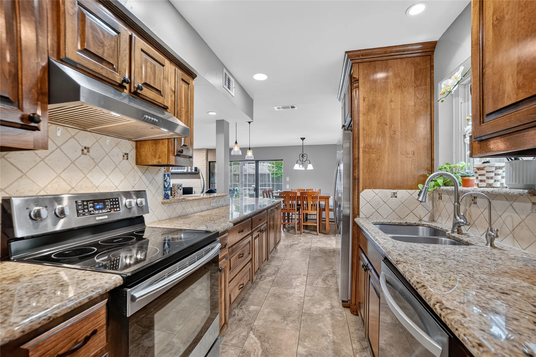 Single Family Residence For Sale in Denton County , 222 Inverness Drive, Trophy Club, Texas 76262, 4 Bedroom, 3 Bathroom, 2 Garage spaces, 2,540 Sqft, built in 1980, mls#21391268, Real Estate Agent in Trophy Club, Homes For Sale in Denton county, Homes For Sale in Trophy Club, Realtor in Trophy Club Texas, Real Estate Brokerage Independent Realty Texas, Luminita Cordes Realtor