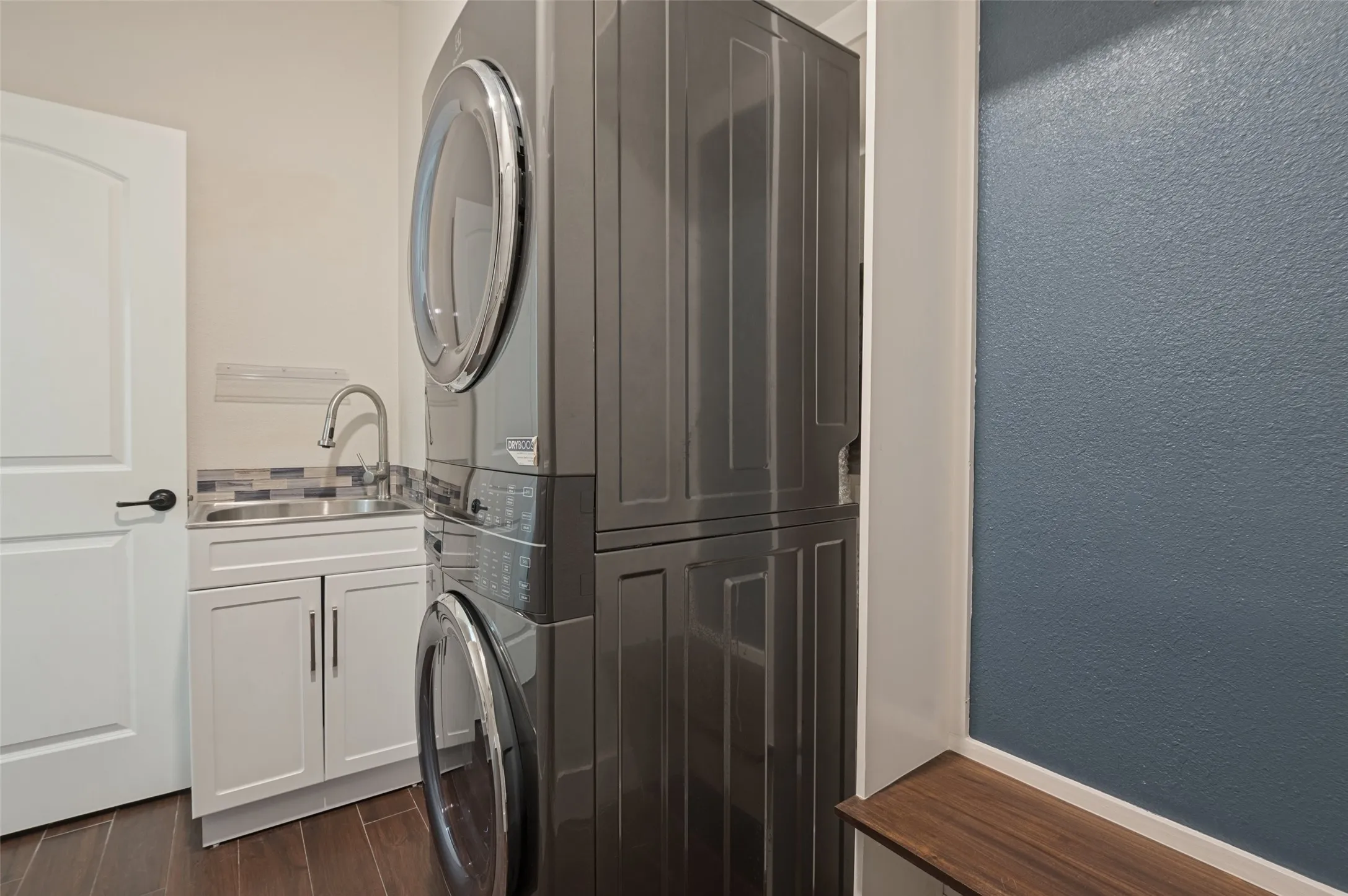 Single Family Residence For Sale in Denton County , 1609 Lake Way Drive, Little Elm, Texas 75068, 3 Bedroom, 3 Bathroom, 2 Garage spaces, 2,046 Sqft, built in 2008, mls#21391270, Real Estate Agent in Little Elm, Homes For Sale in Denton county, Homes For Sale in Little Elm, Realtor in Little Elm Texas, Real Estate Brokerage Independent Realty Texas, Luminita Cordes Realtor