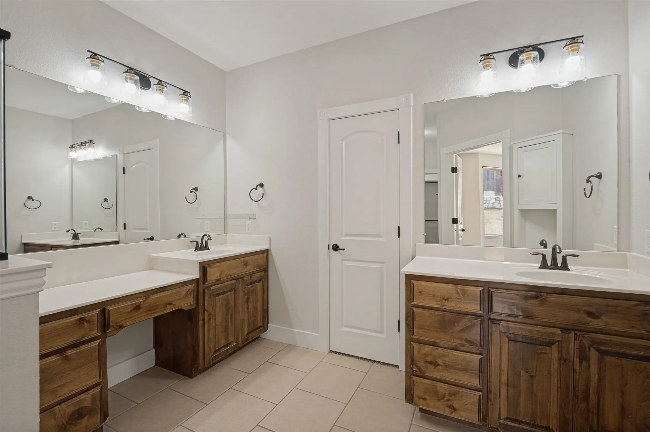 Single Family Residence For Sale in Denton County , 1609 Lake Way Drive, Little Elm, Texas 75068, 3 Bedroom, 3 Bathroom, 2 Garage spaces, 2,046 Sqft, built in 2008, mls#21391270, Real Estate Agent in Little Elm, Homes For Sale in Denton county, Homes For Sale in Little Elm, Realtor in Little Elm Texas, Real Estate Brokerage Independent Realty Texas, Luminita Cordes Realtor