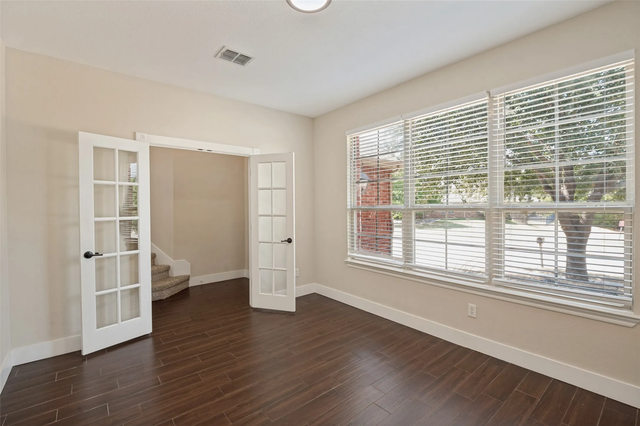 Single Family Residence For Sale in Denton County , 1609 Lake Way Drive, Little Elm, Texas 75068, 3 Bedroom, 3 Bathroom, 2 Garage spaces, 2,046 Sqft, built in 2008, mls#21391270, Real Estate Agent in Little Elm, Homes For Sale in Denton county, Homes For Sale in Little Elm, Realtor in Little Elm Texas, Real Estate Brokerage Independent Realty Texas, Luminita Cordes Realtor