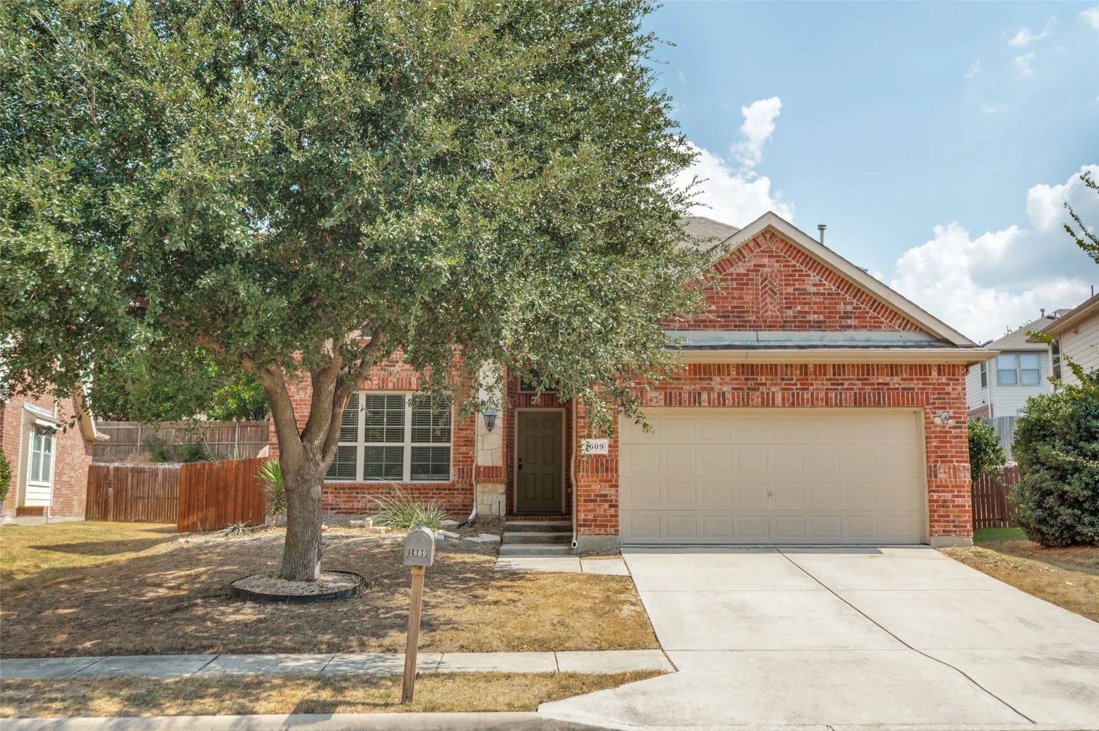 Single Family Residence For Sale in Denton County , 1609 Lake Way Drive, Little Elm, Texas 75068, 3 Bedroom, 3 Bathroom, 2 Garage spaces, 2,046 Sqft, built in 2008, mls#21391270, Real Estate Agent in Little Elm, Homes For Sale in Denton county, Homes For Sale in Little Elm, Realtor in Little Elm Texas, Real Estate Brokerage Independent Realty Texas, Luminita Cordes Realtor