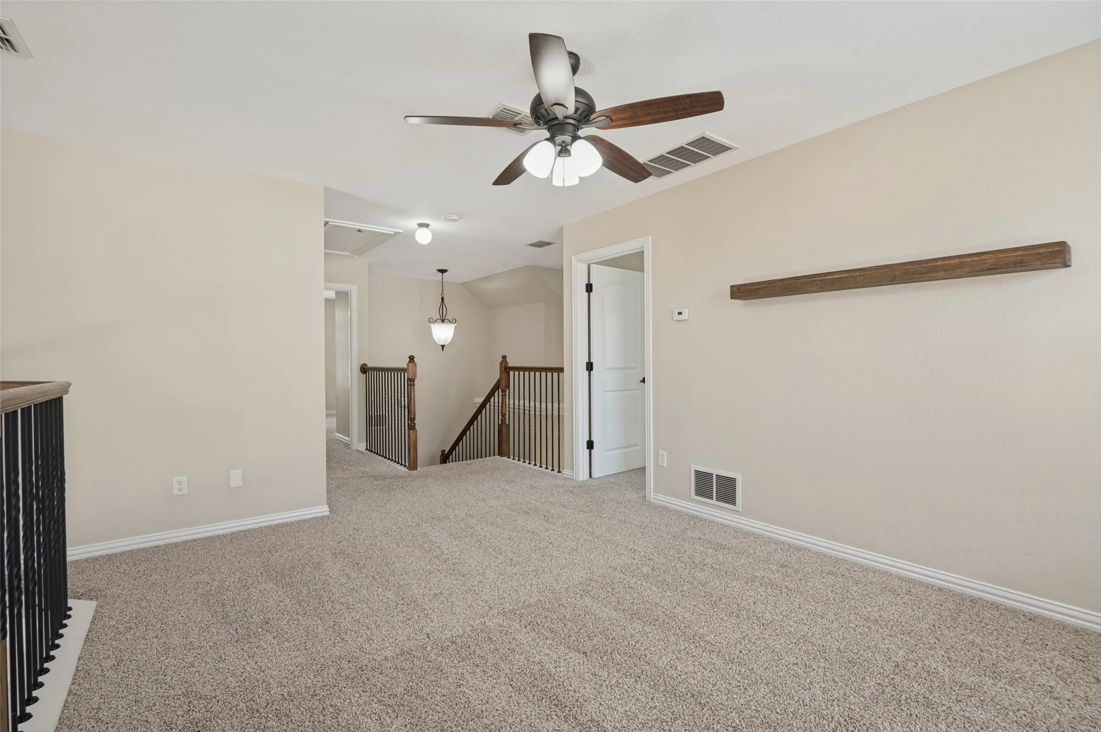 Single Family Residence For Sale in Denton County , 1609 Lake Way Drive, Little Elm, Texas 75068, 3 Bedroom, 3 Bathroom, 2 Garage spaces, 2,046 Sqft, built in 2008, mls#21391270, Real Estate Agent in Little Elm, Homes For Sale in Denton county, Homes For Sale in Little Elm, Realtor in Little Elm Texas, Real Estate Brokerage Independent Realty Texas, Luminita Cordes Realtor