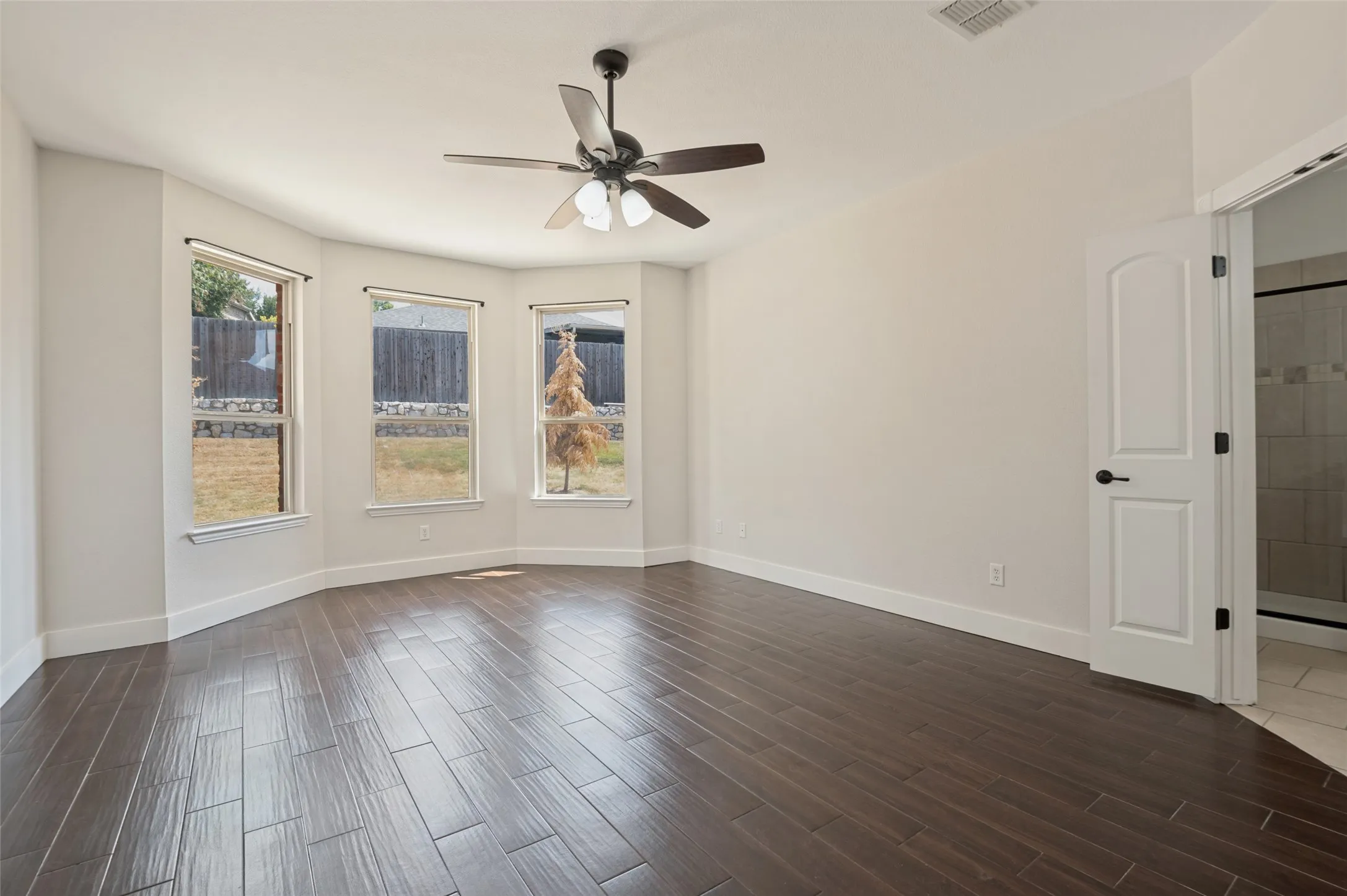 Single Family Residence For Sale in Denton County , 1609 Lake Way Drive, Little Elm, Texas 75068, 3 Bedroom, 3 Bathroom, 2 Garage spaces, 2,046 Sqft, built in 2008, mls#21391270, Real Estate Agent in Little Elm, Homes For Sale in Denton county, Homes For Sale in Little Elm, Realtor in Little Elm Texas, Real Estate Brokerage Independent Realty Texas, Luminita Cordes Realtor