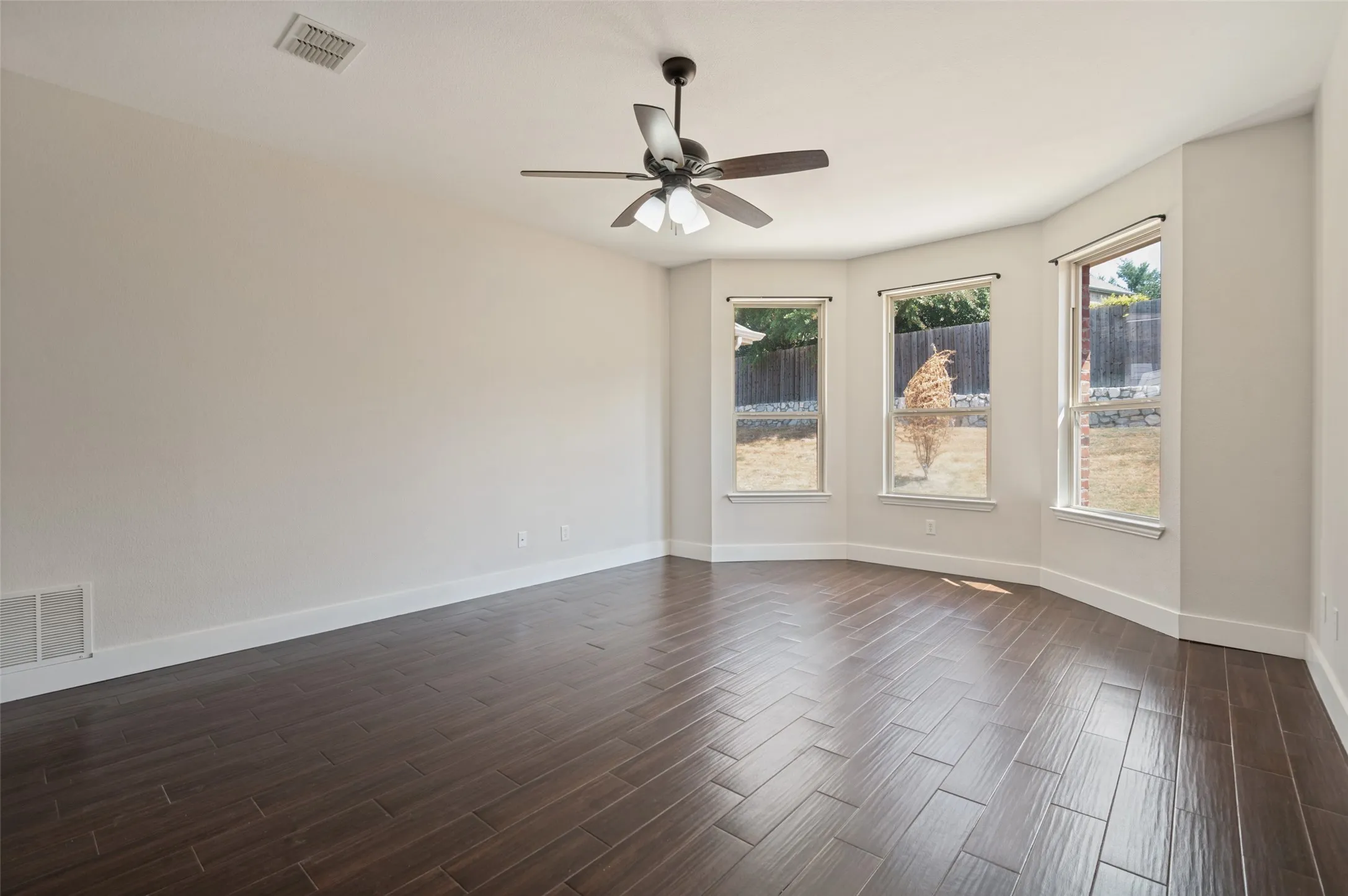 Single Family Residence For Sale in Denton County , 1609 Lake Way Drive, Little Elm, Texas 75068, 3 Bedroom, 3 Bathroom, 2 Garage spaces, 2,046 Sqft, built in 2008, mls#21391270, Real Estate Agent in Little Elm, Homes For Sale in Denton county, Homes For Sale in Little Elm, Realtor in Little Elm Texas, Real Estate Brokerage Independent Realty Texas, Luminita Cordes Realtor