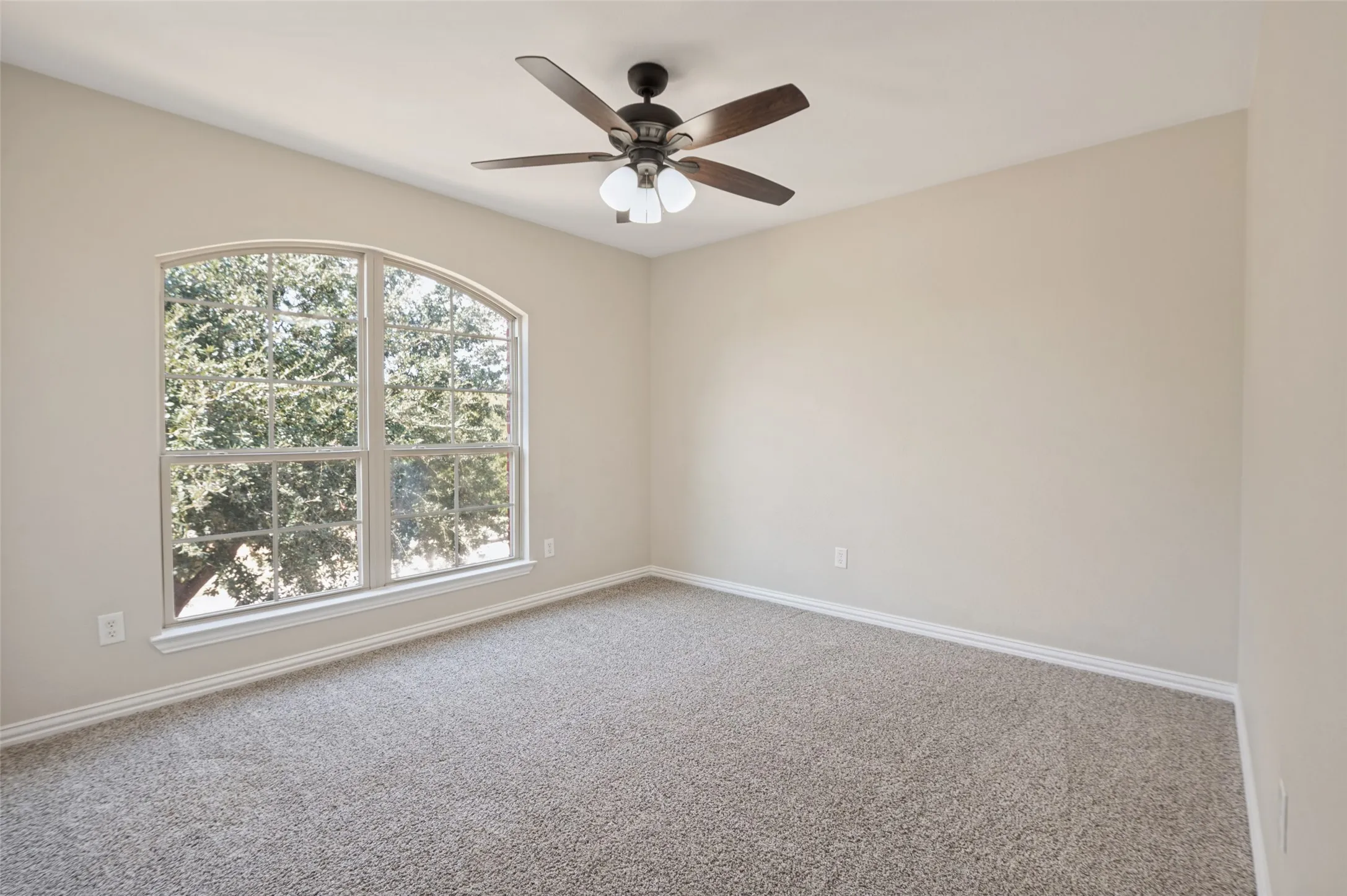 Single Family Residence For Sale in Denton County , 1609 Lake Way Drive, Little Elm, Texas 75068, 3 Bedroom, 3 Bathroom, 2 Garage spaces, 2,046 Sqft, built in 2008, mls#21391270, Real Estate Agent in Little Elm, Homes For Sale in Denton county, Homes For Sale in Little Elm, Realtor in Little Elm Texas, Real Estate Brokerage Independent Realty Texas, Luminita Cordes Realtor